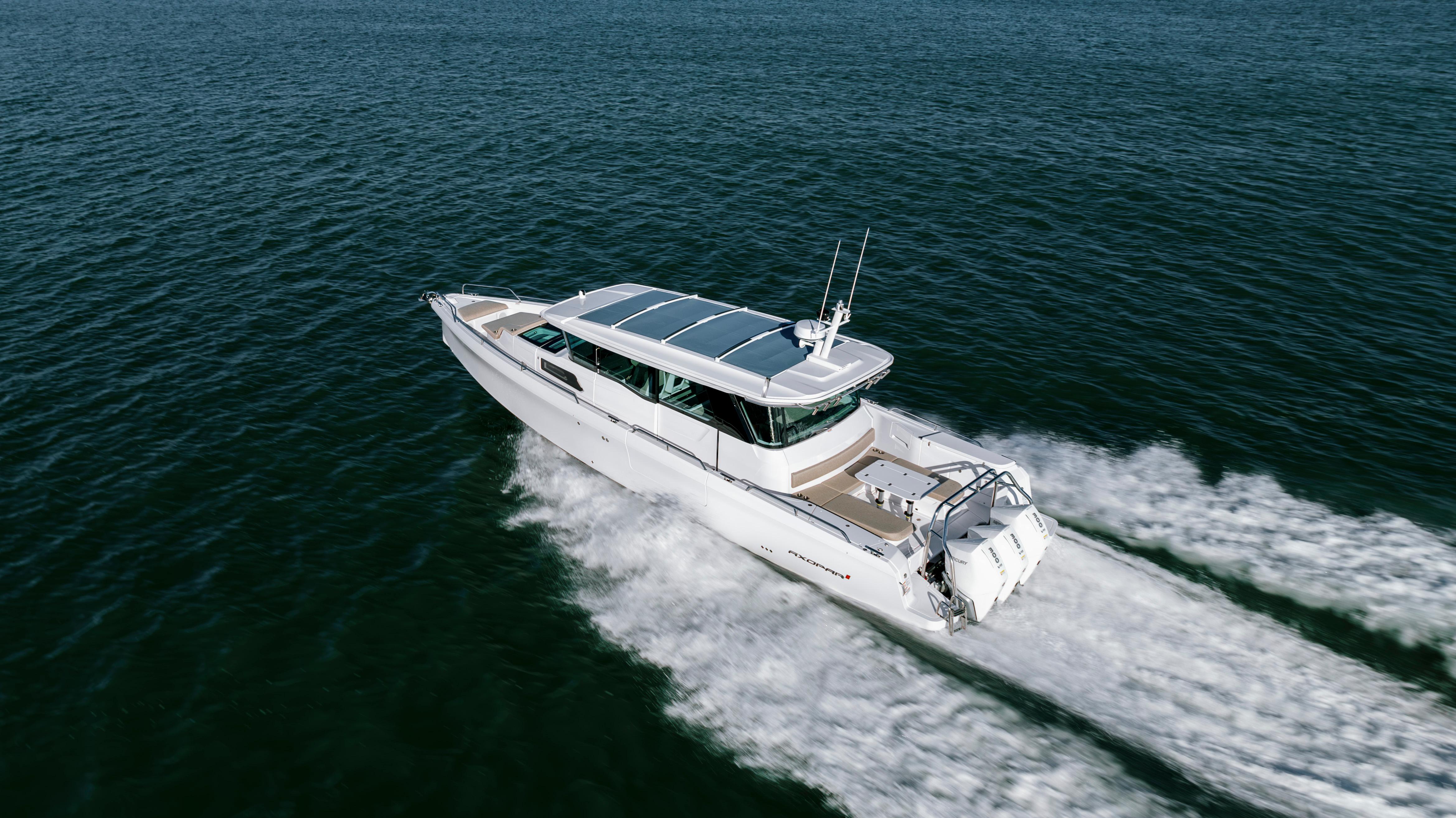 Axopar Xc Cross Cabin Brabus Trim Pilothouse For Sale Yachtworld