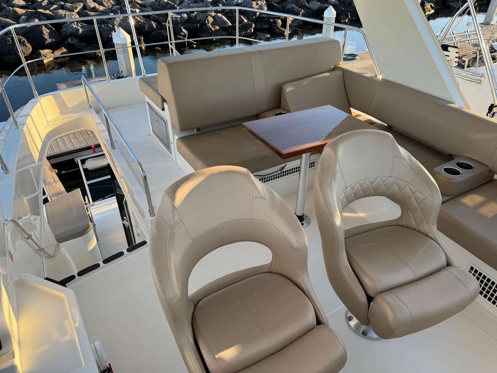 Carver C Command Bridge Flybridge For Sale Yachtworld