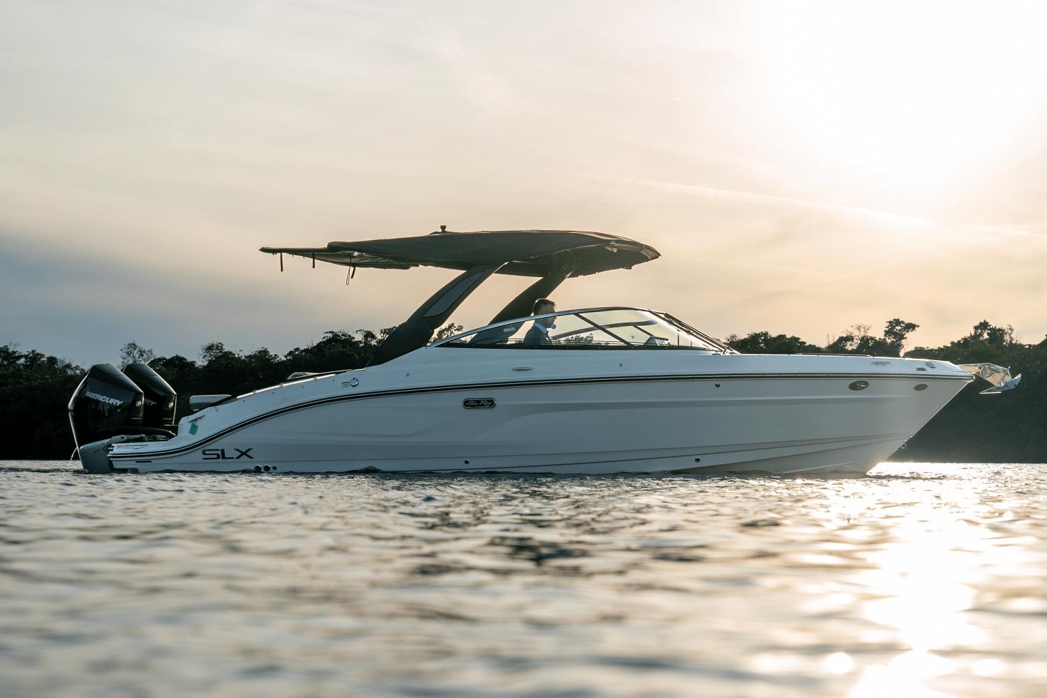 Sea Ray Slx Outboard Runabout For Sale Yachtworld