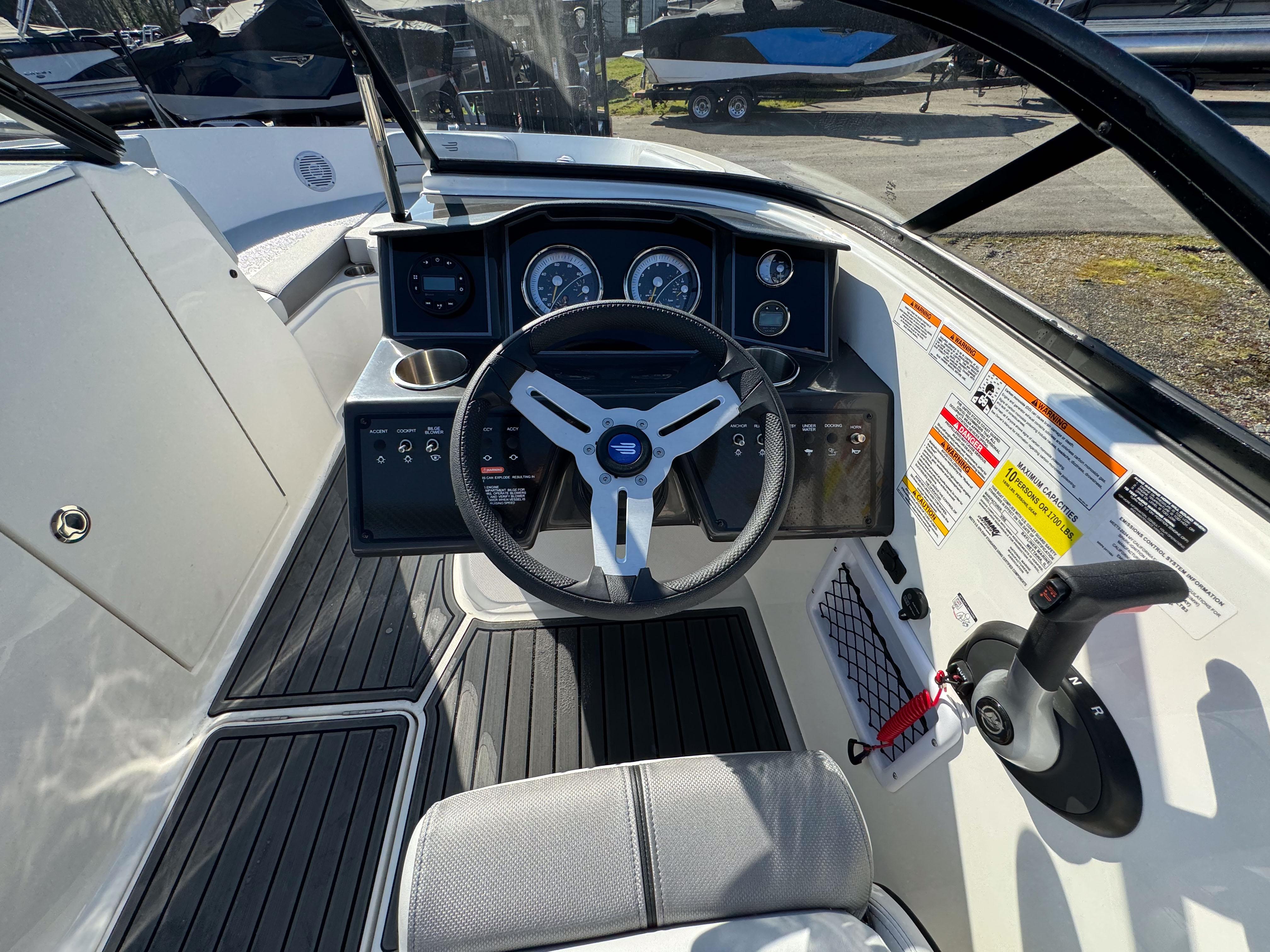 Bayliner Vr Bowrider I O Bowrider For Sale Yachtworld