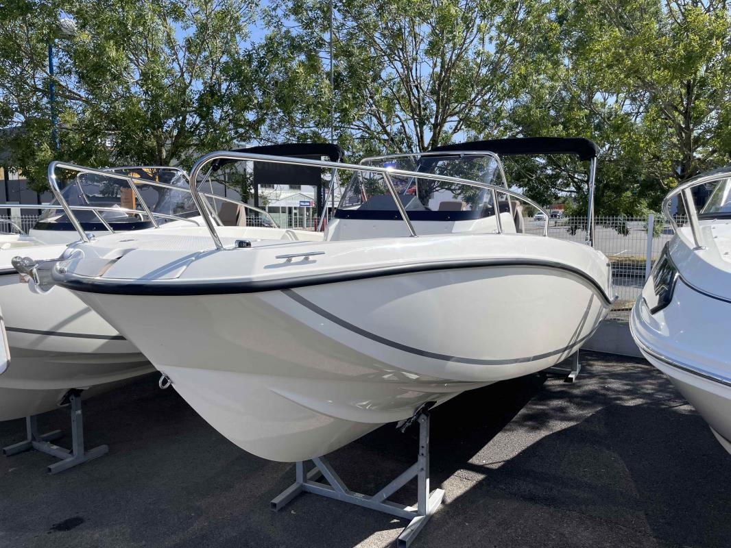 Neu Quicksilver Activ Sundeck Morbihan Yachtfocus