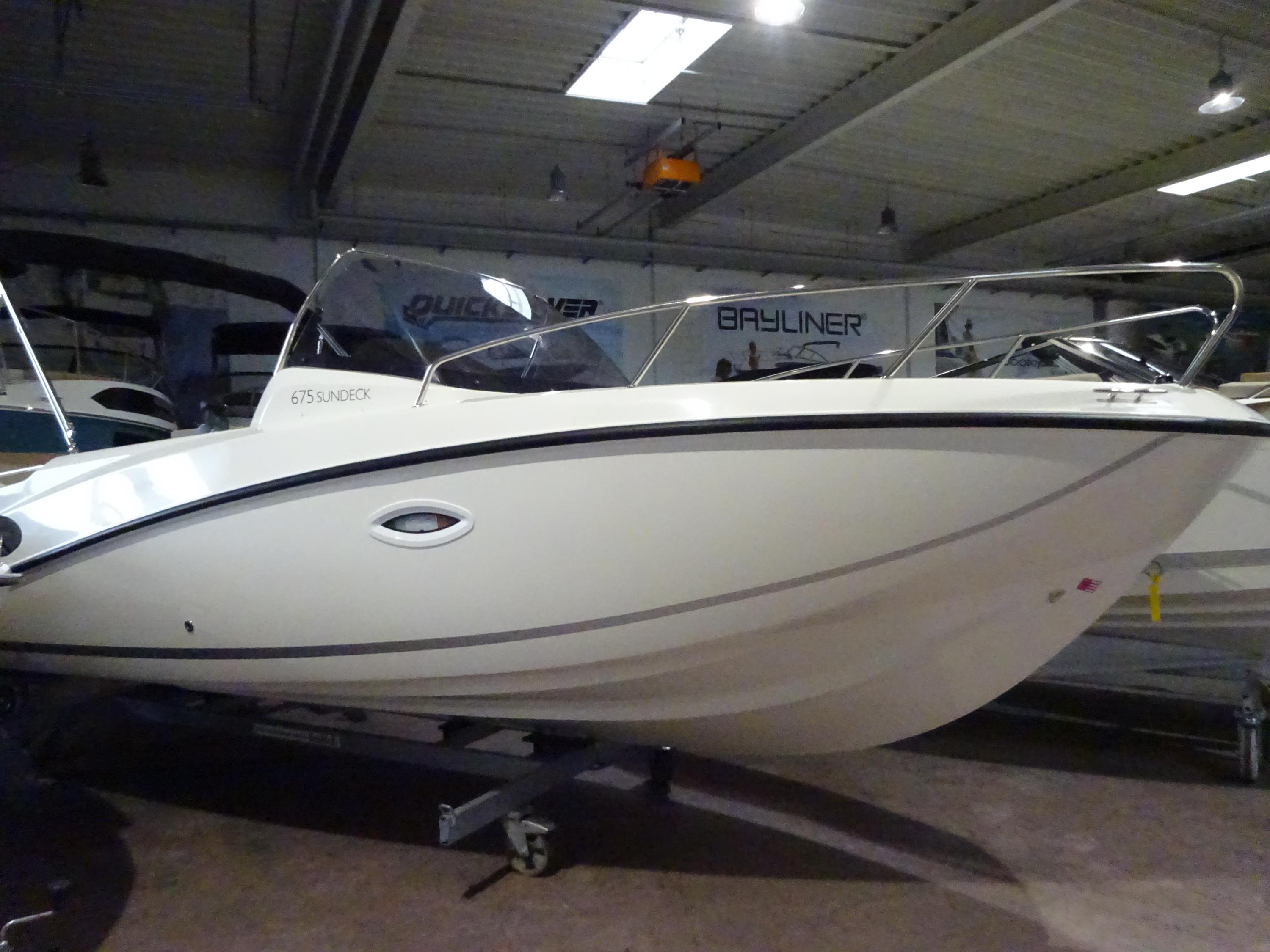 Quicksilver Activ Sundeck M Bavaria Boatshop