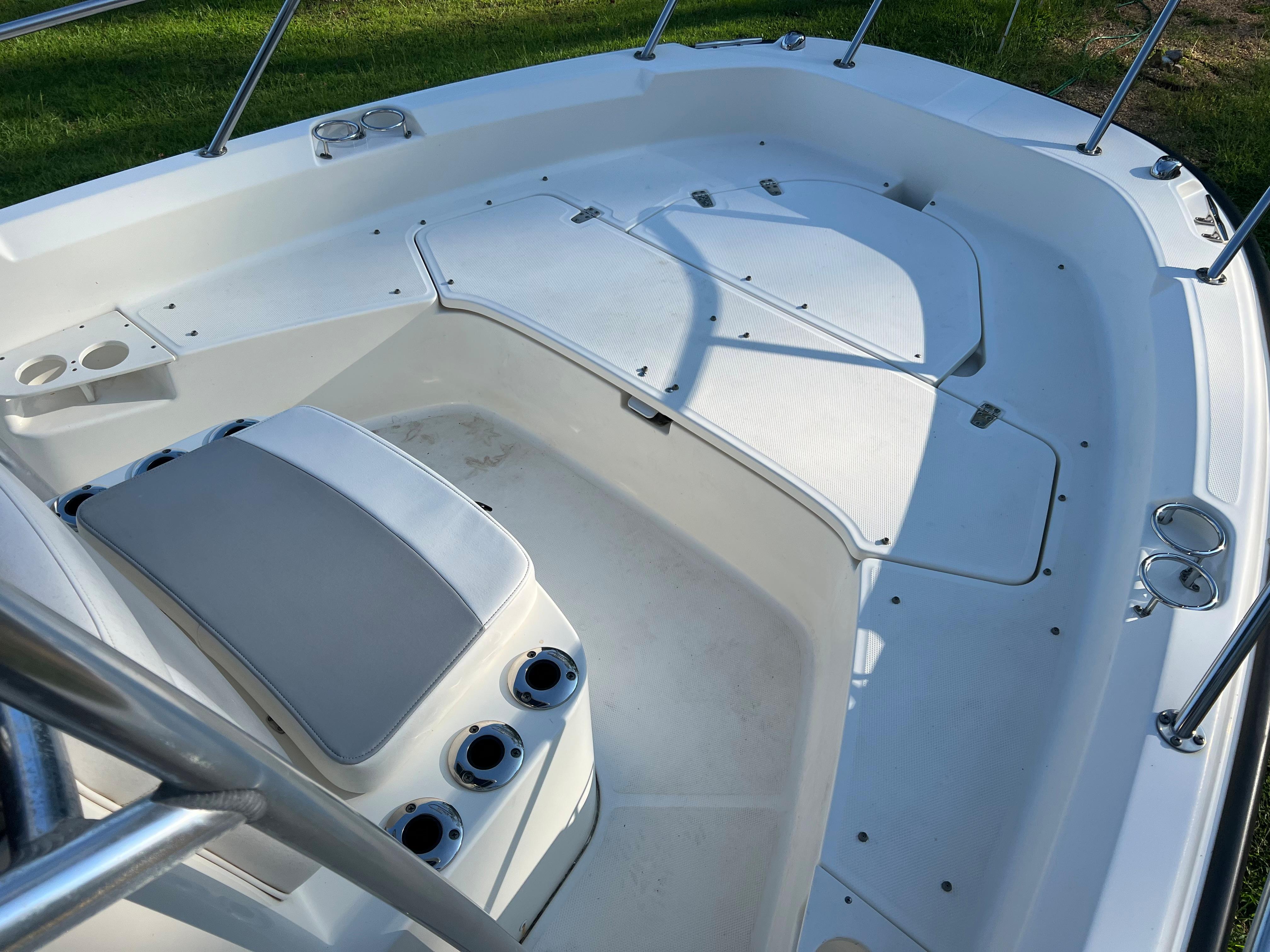 2014 Boston Whaler 210 Dauntless For Sale | YaZu Yachting | Deltaville