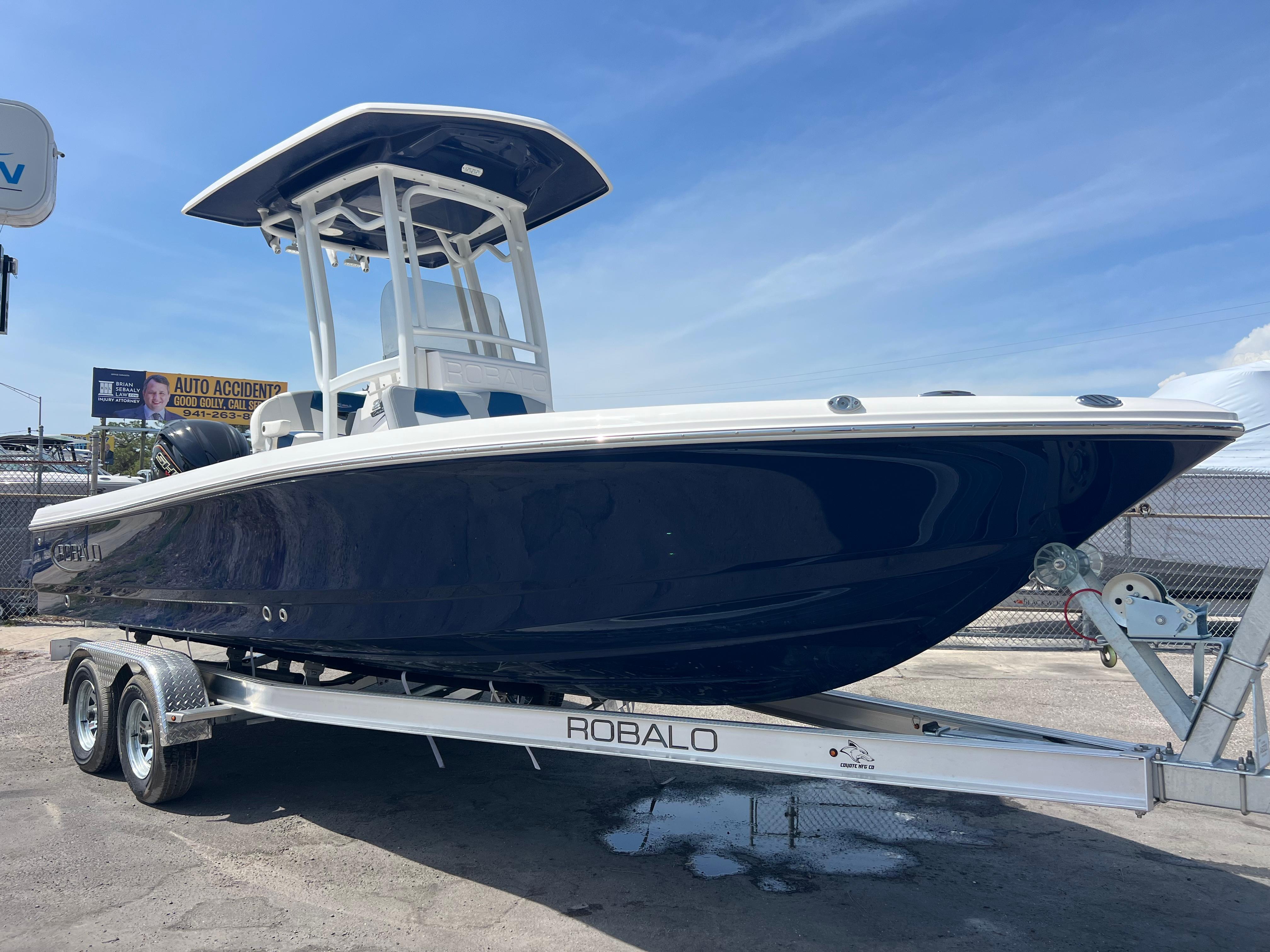 2025-robalo-226-cayman-power-9820038-20250529133210105-1_XLARGE