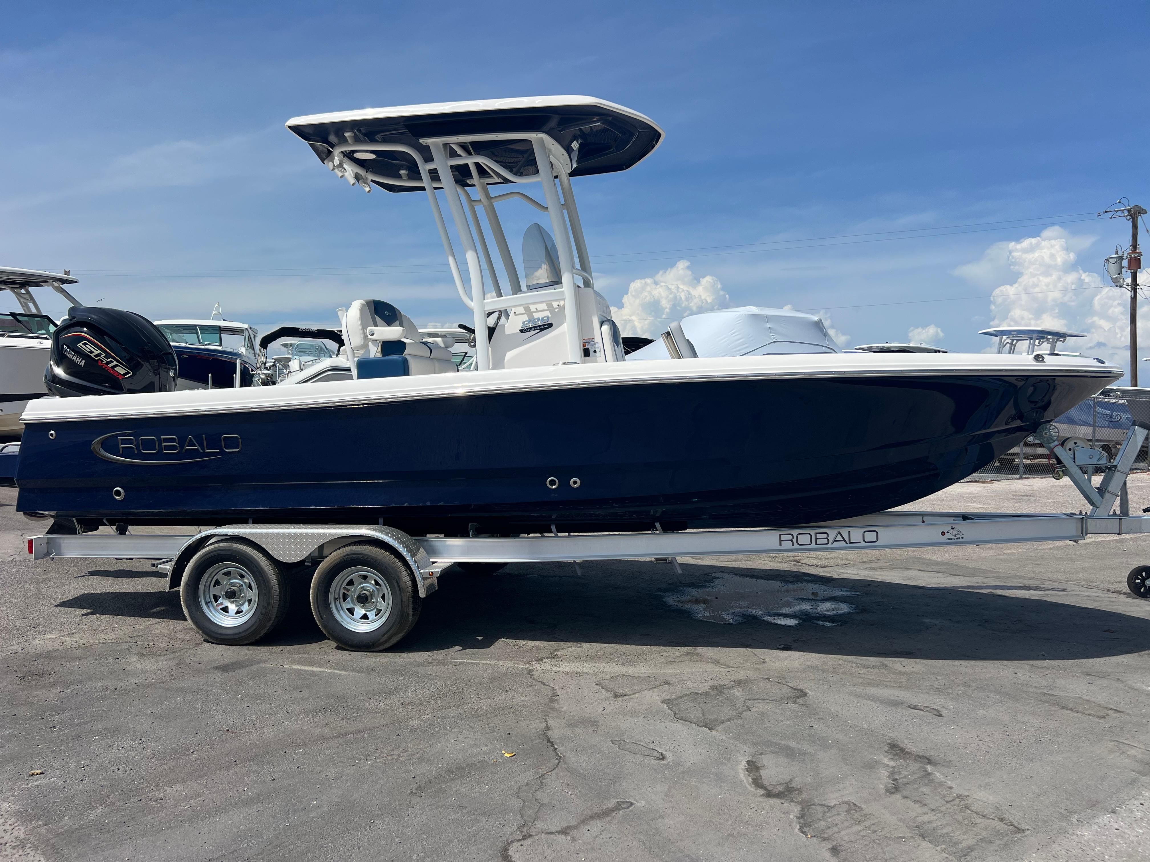 2025-robalo-226-cayman-power-9820038-20250529133220330-1_XLARGE