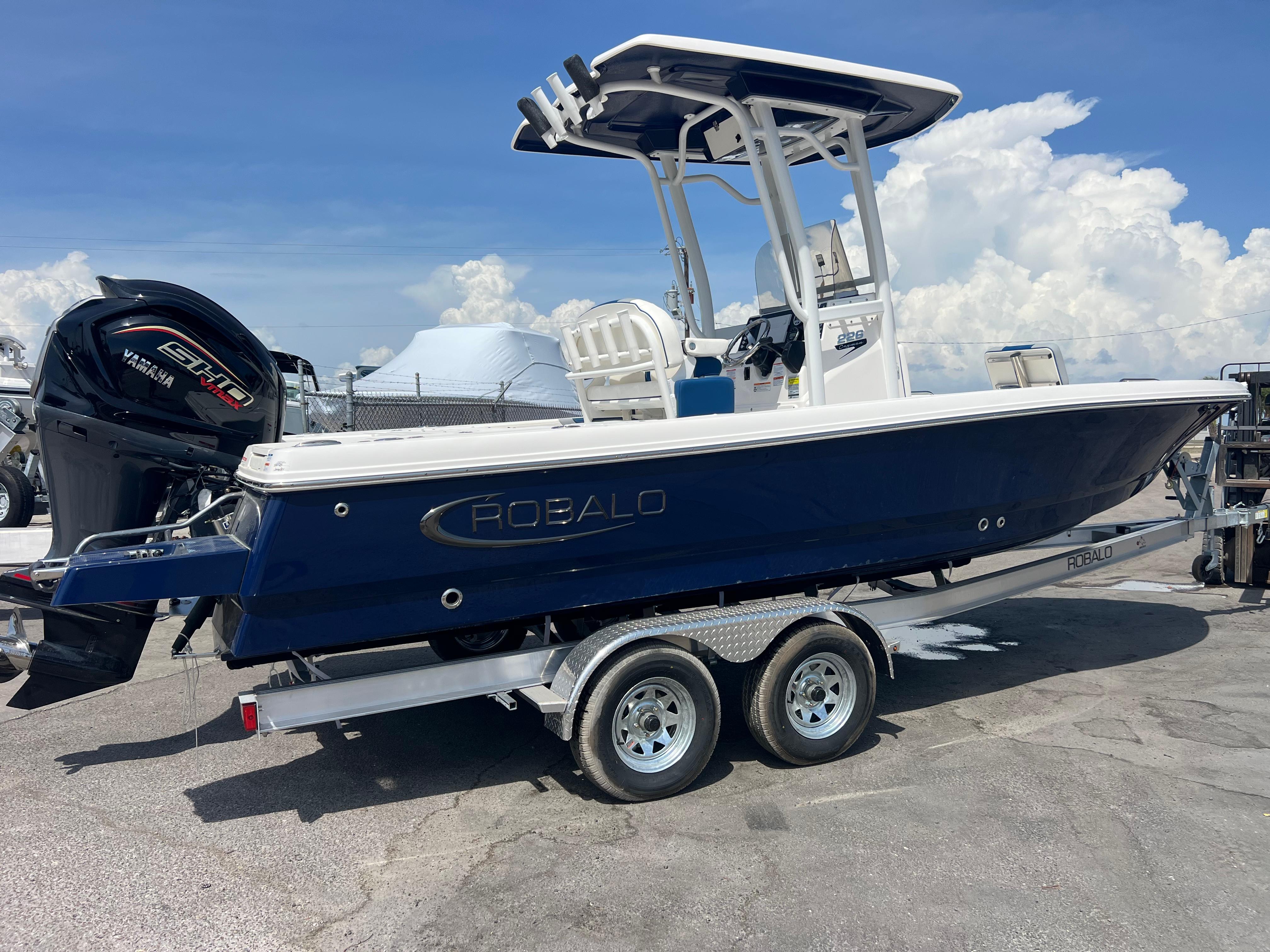2025-robalo-226-cayman-power-9820038-20250529133225332-1_XLARGE