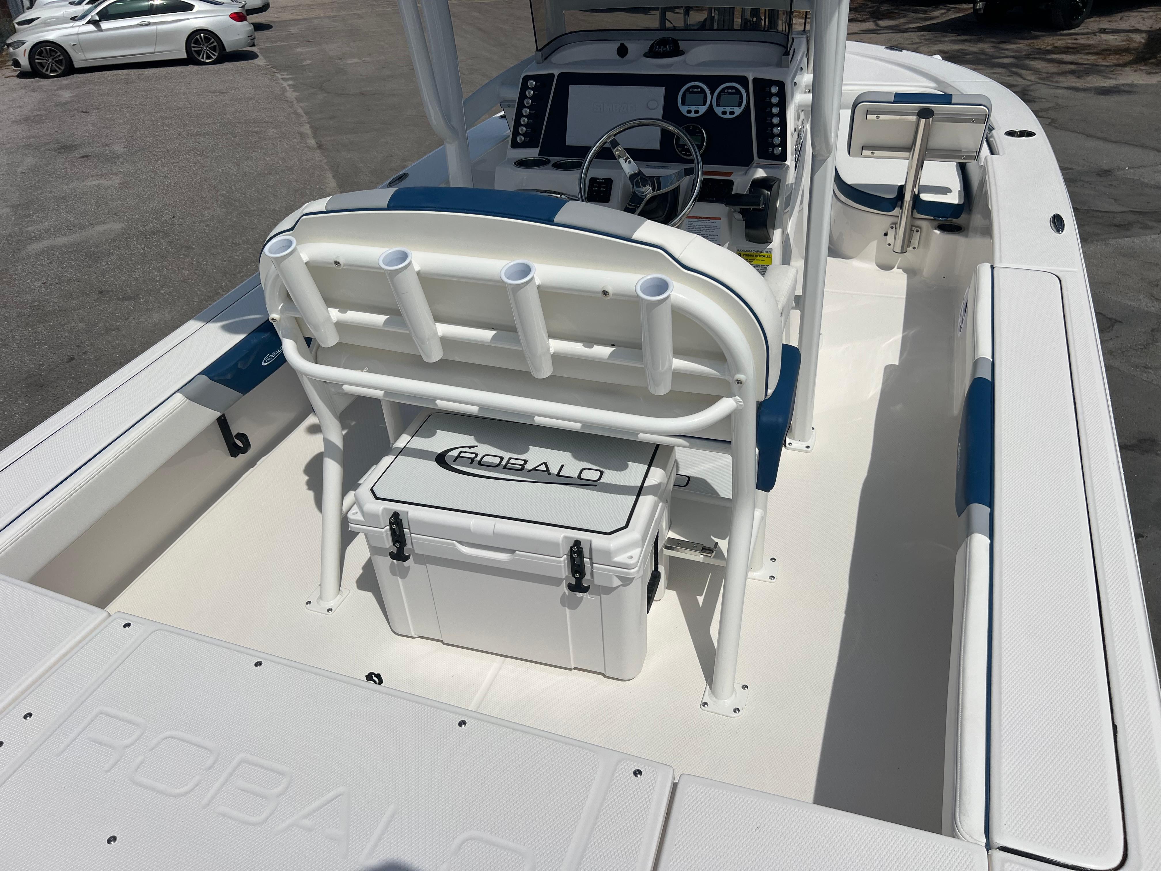 2025-robalo-226-cayman-power-9820038-20250529133246094-1_XLARGE
