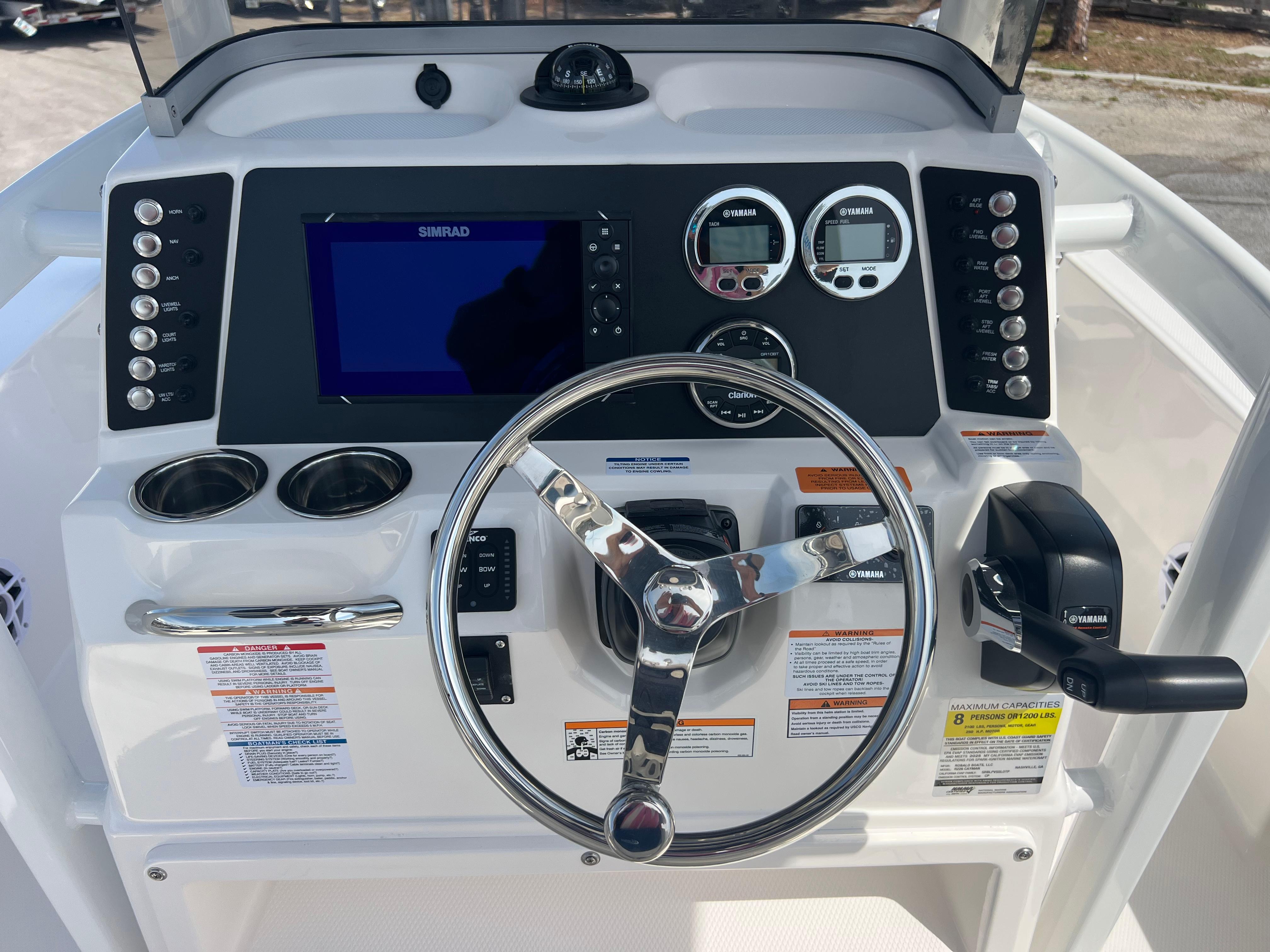 2025-robalo-226-cayman-power-9820038-20250529133257366-1_XLARGE