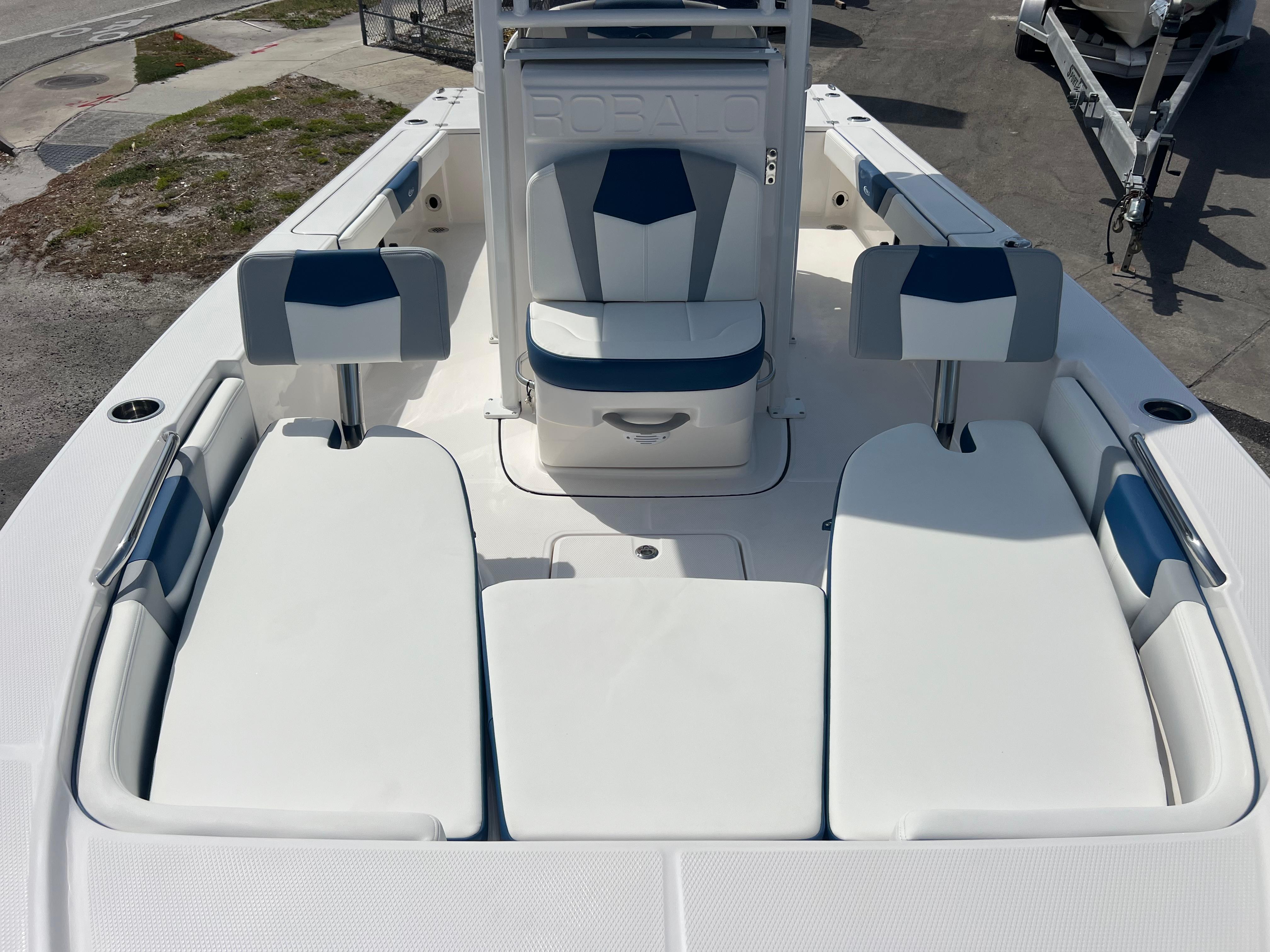 2025-robalo-226-cayman-power-9820038-20250529133307238-1_XLARGE