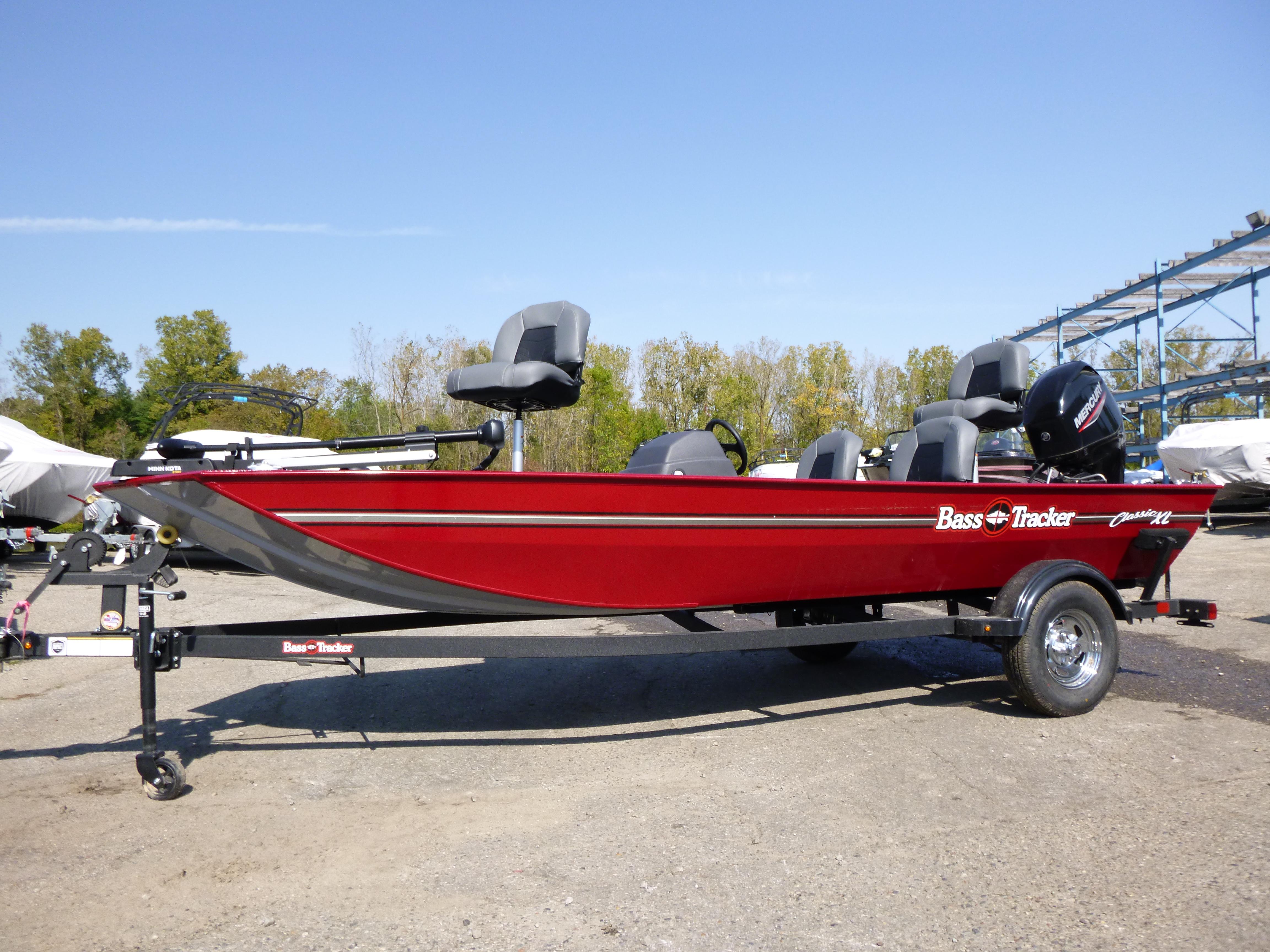 2025 Tracker Bass Tracker Classic XL Gallery