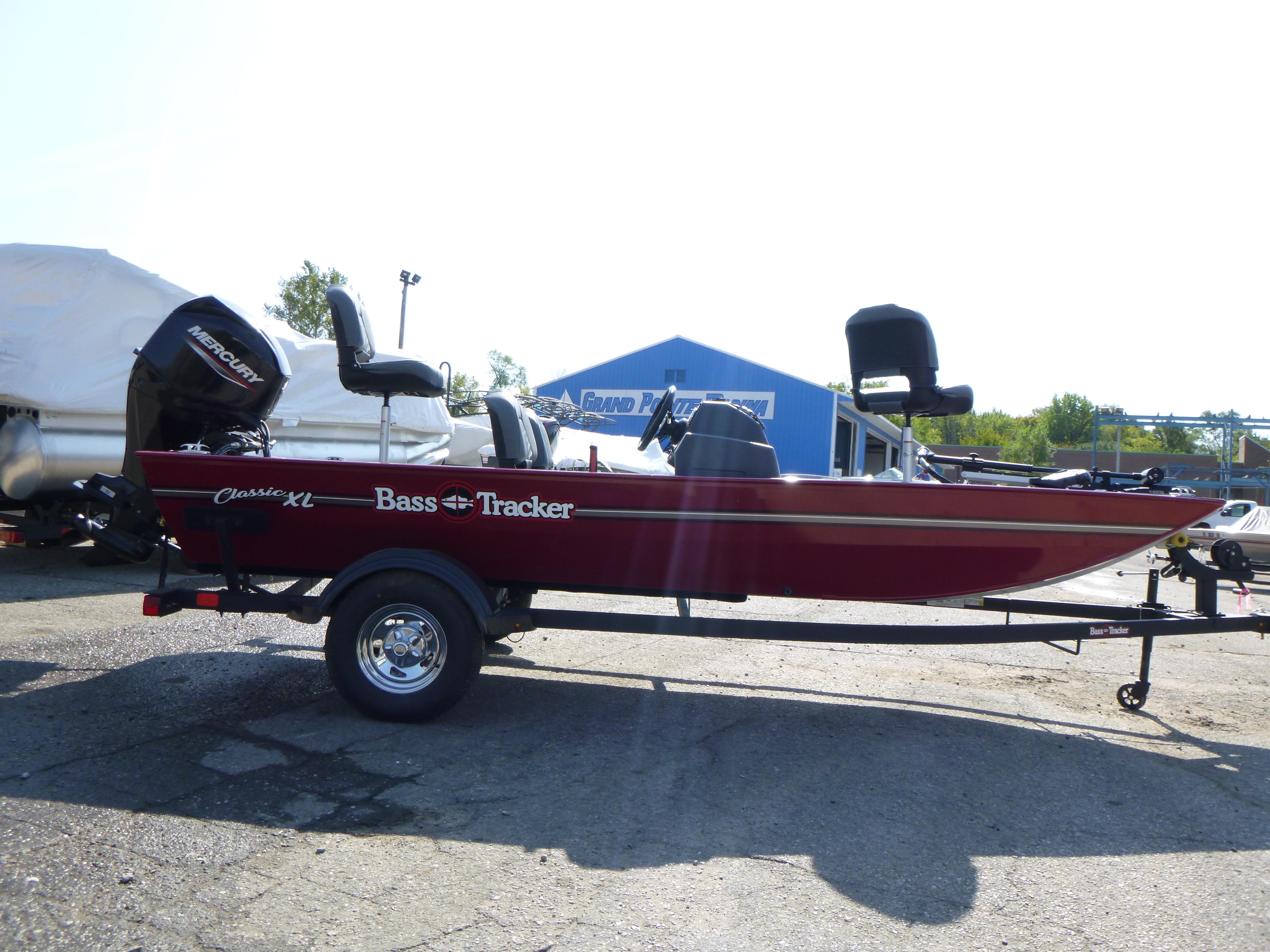 2025 Tracker Bass Tracker Classic XL Gallery