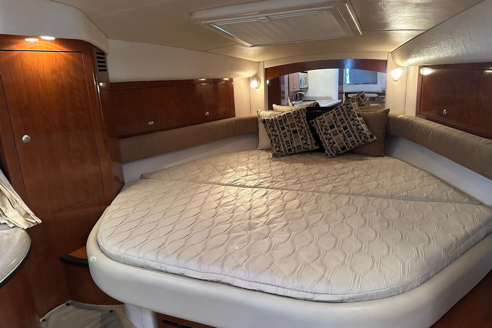 NC 10478 RC Knot 10 Yacht Sales NC 10478 RC Knot 10 Yacht Sales