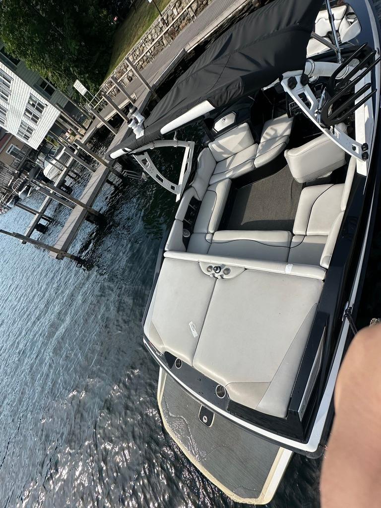 Boat image 12