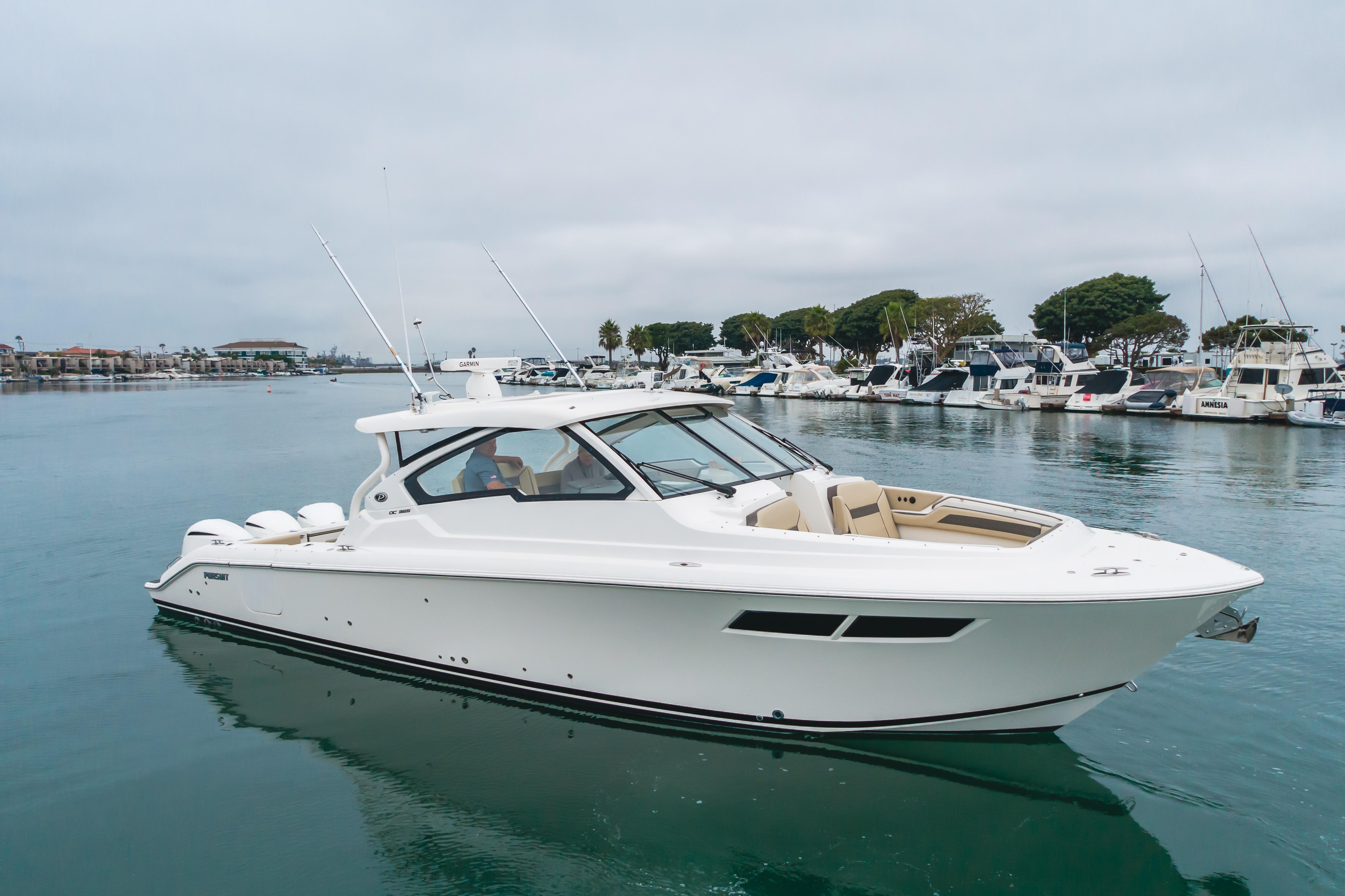 2018 Pursuit DC 365 Dual Console