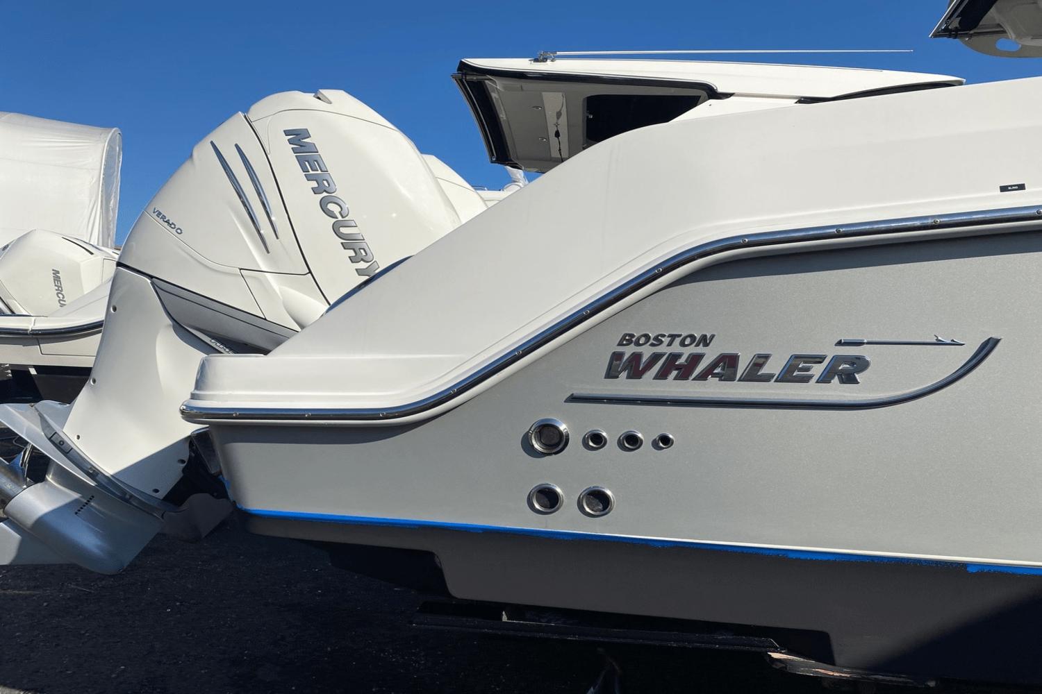 2019 Boston Whaler | 350 Realm