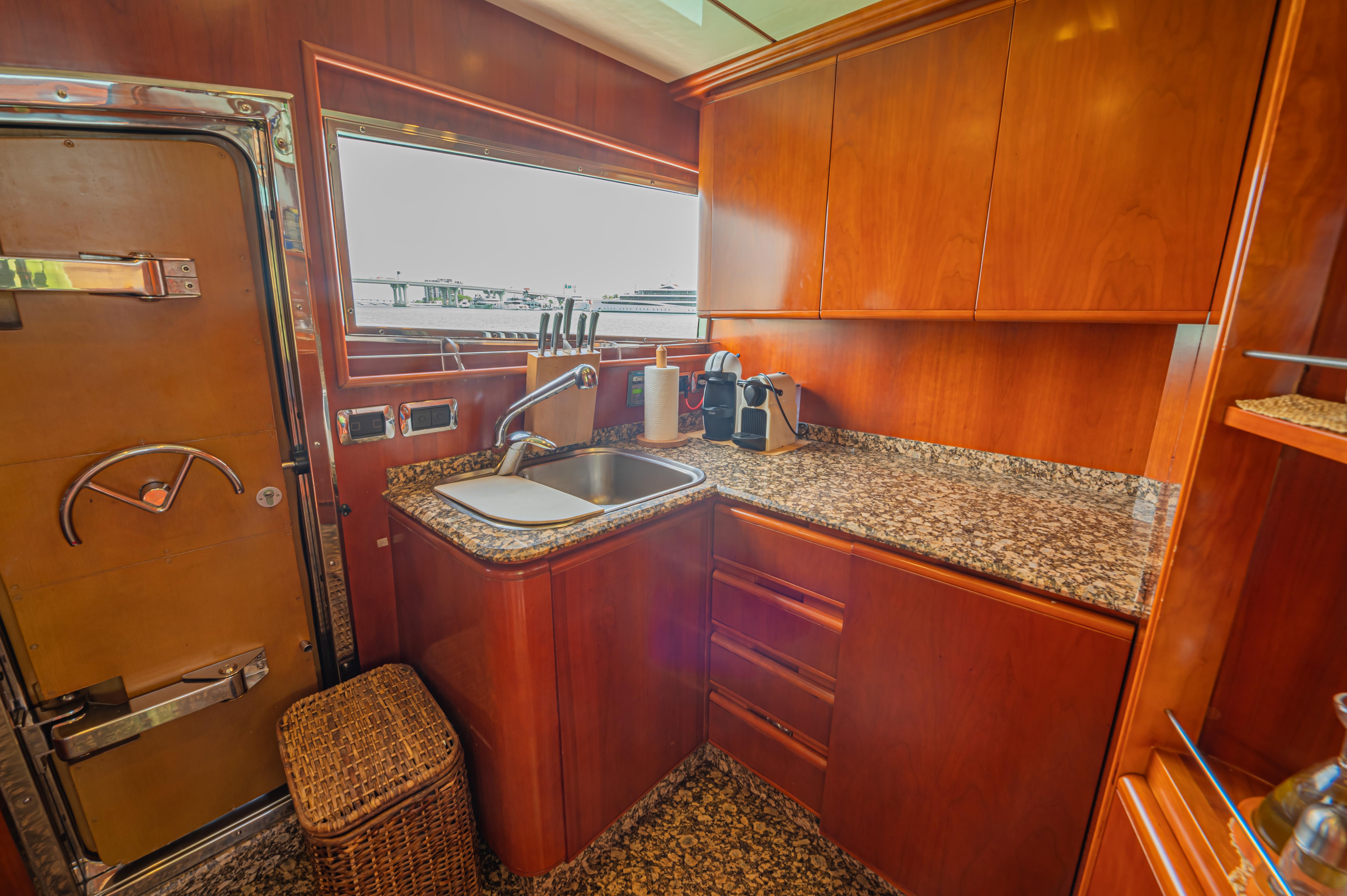 Astondoa-72 GLX 2002-Isabella K FL-US-9760052 | Thumbnail