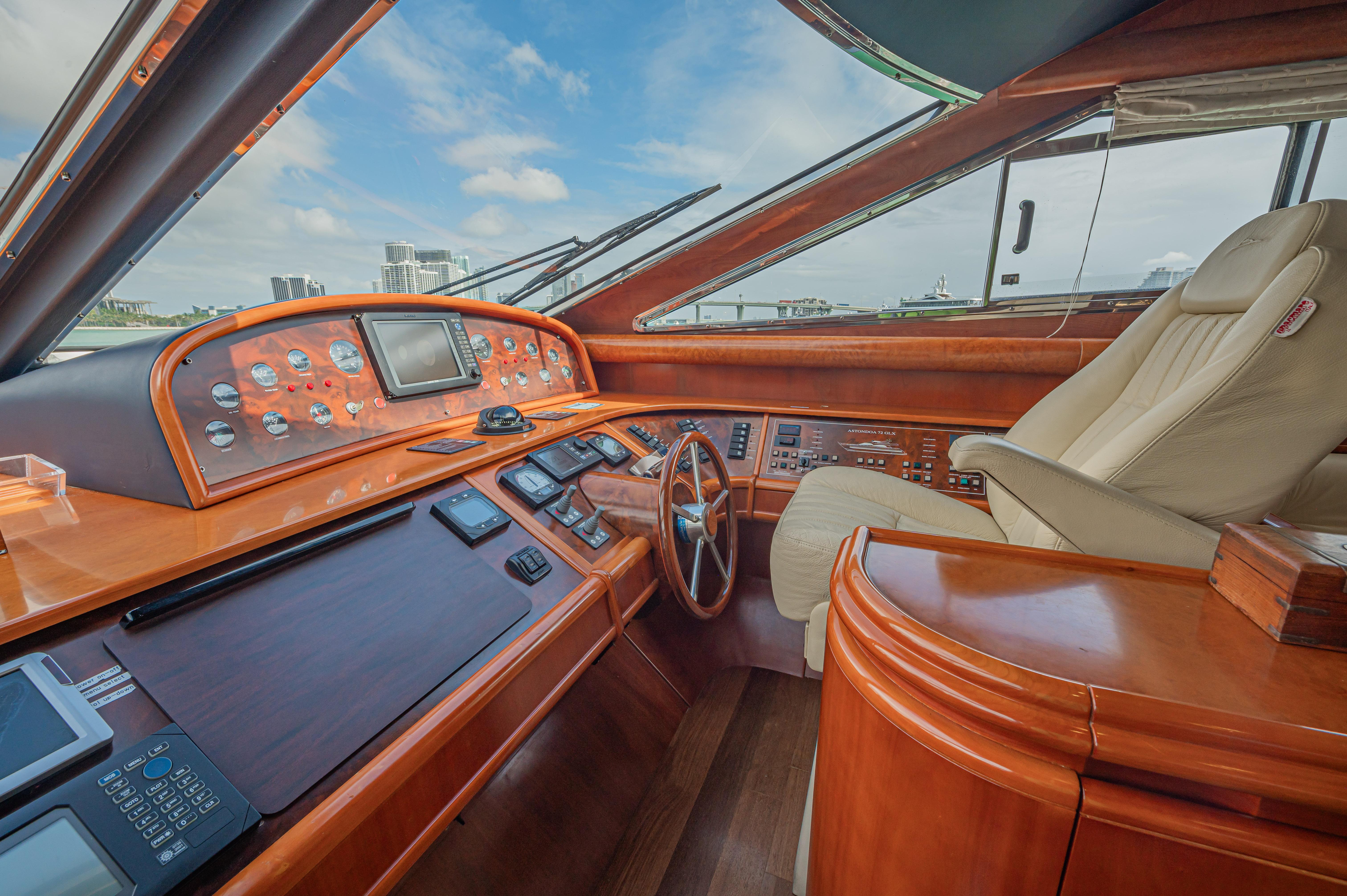 Astondoa-72 GLX 2002-Isabella K FL-US-9760052 | Thumbnail