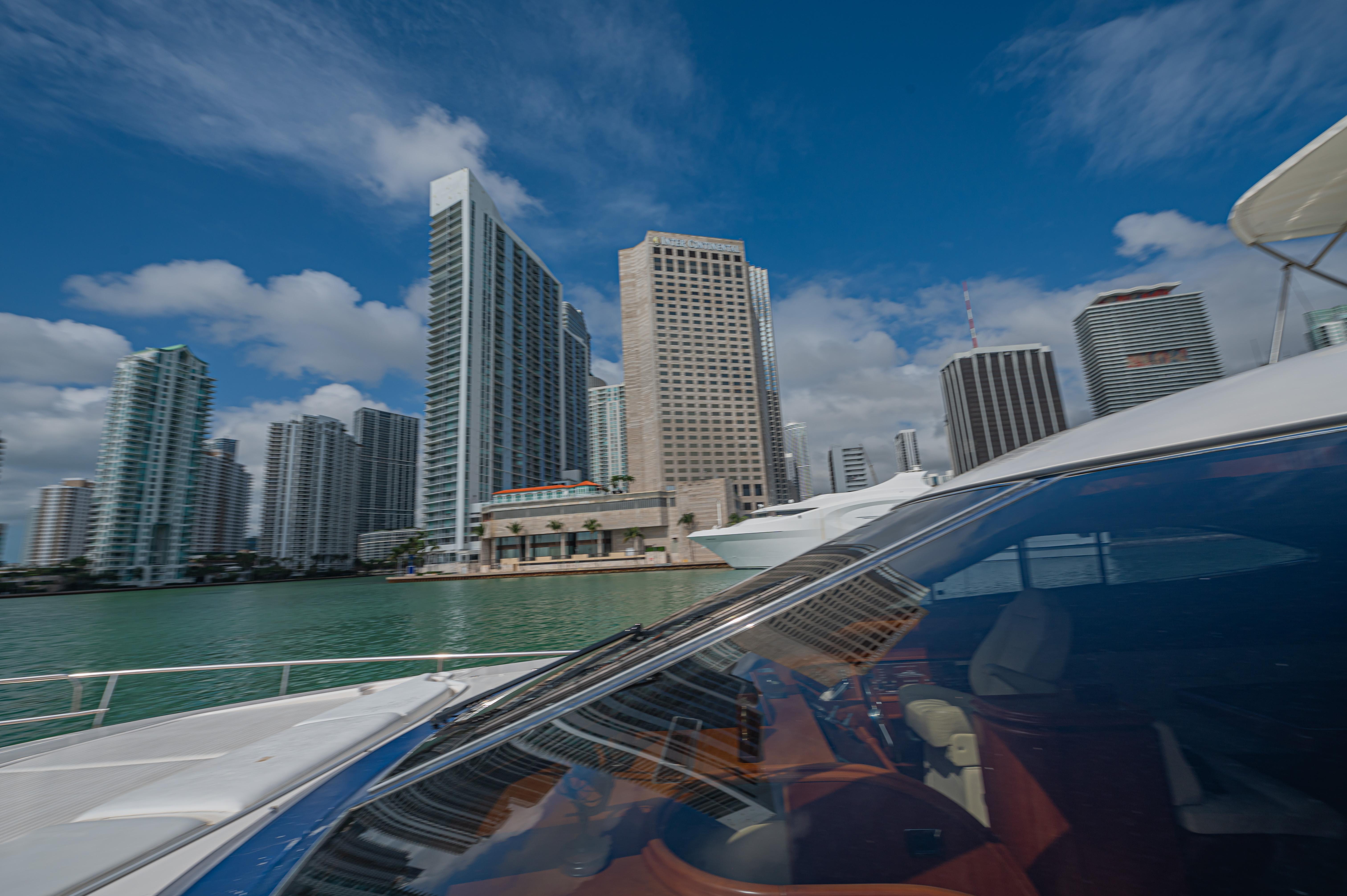 Astondoa-72 GLX 2002-Isabella K FL-US-9760052 | Thumbnail