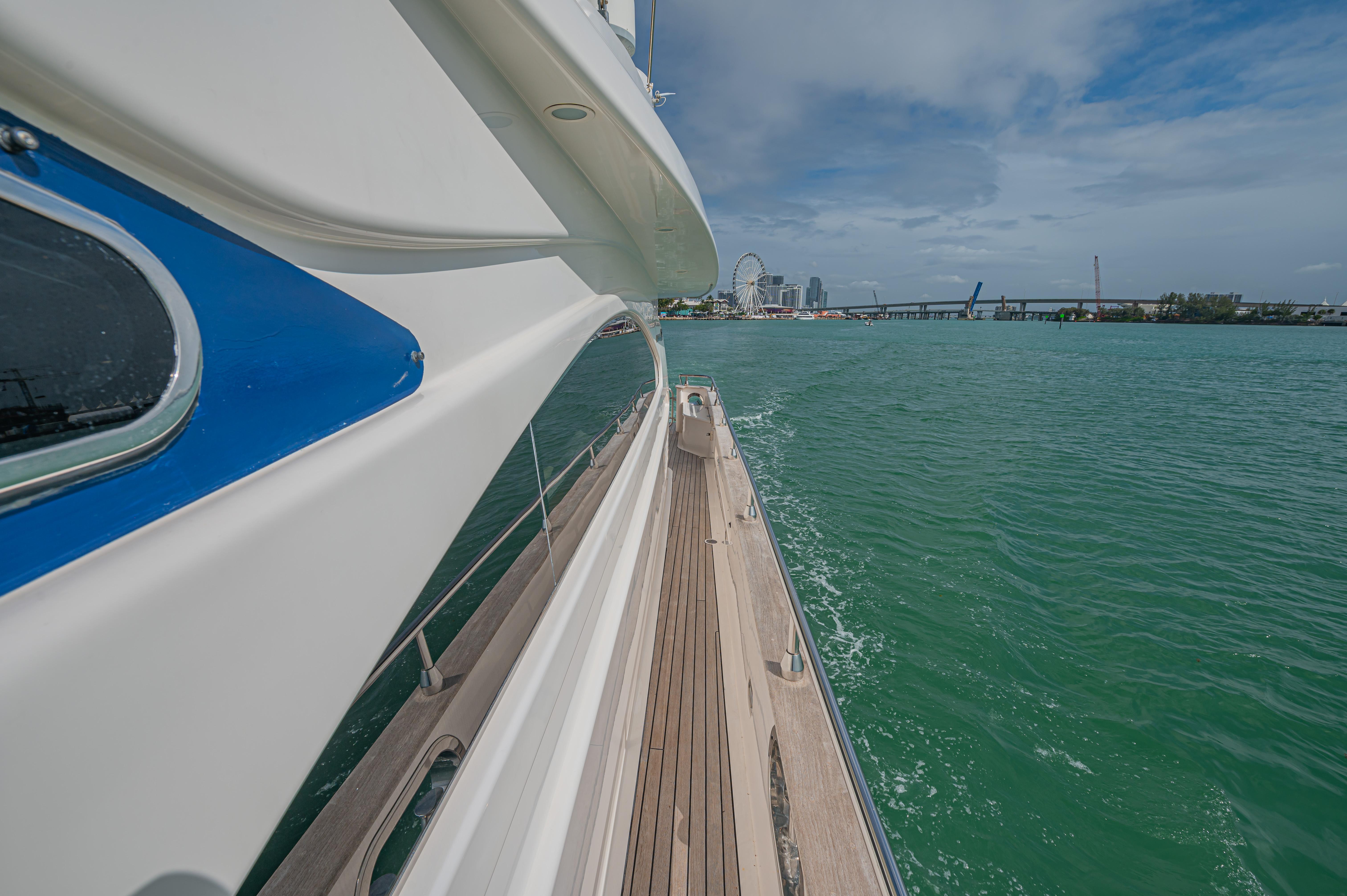 Astondoa-72 GLX 2002-Isabella K FL-US-9760052 | Thumbnail