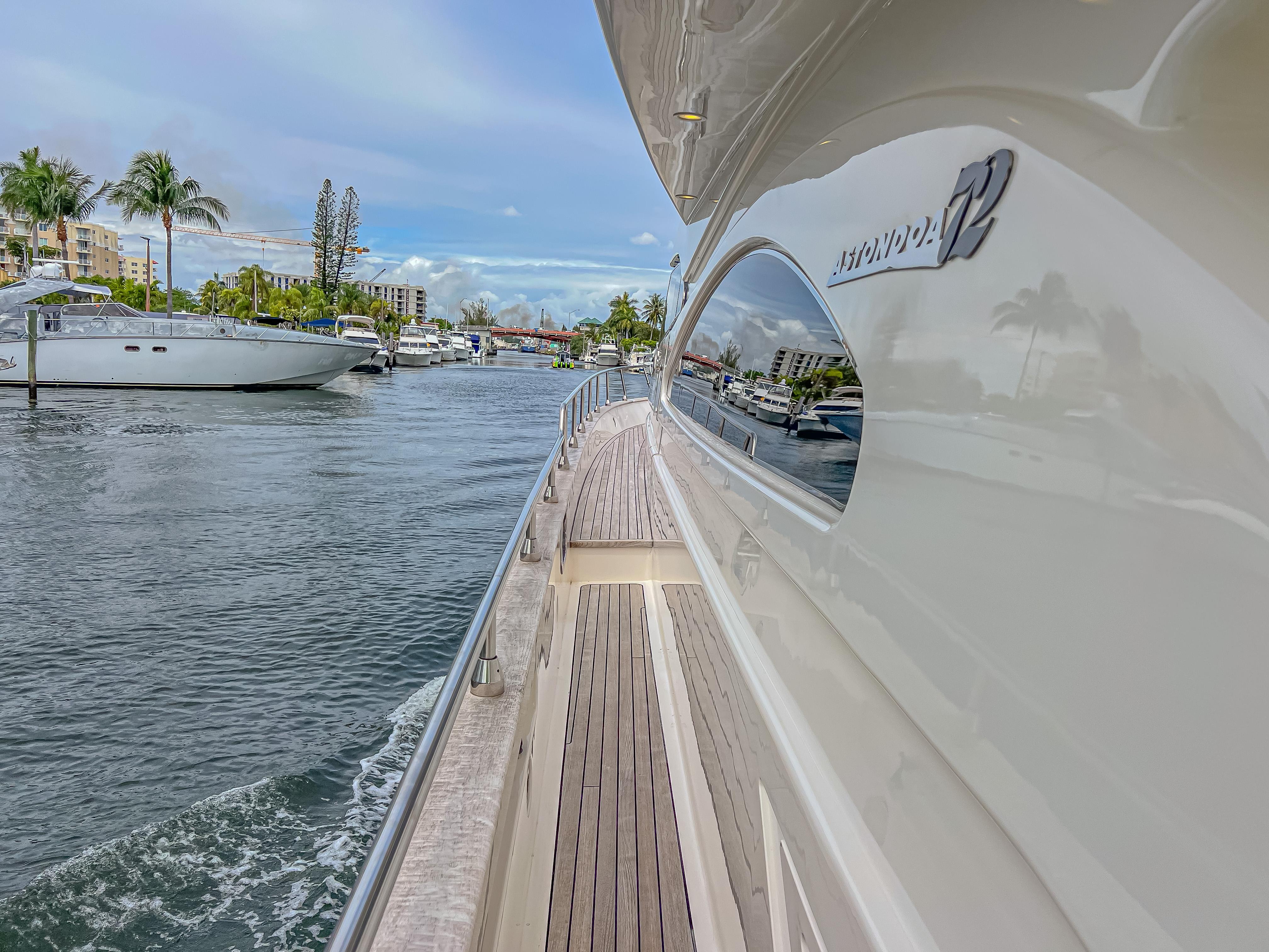 Astondoa-72 GLX 2002-Isabella K FL-US-9760052 | Thumbnail