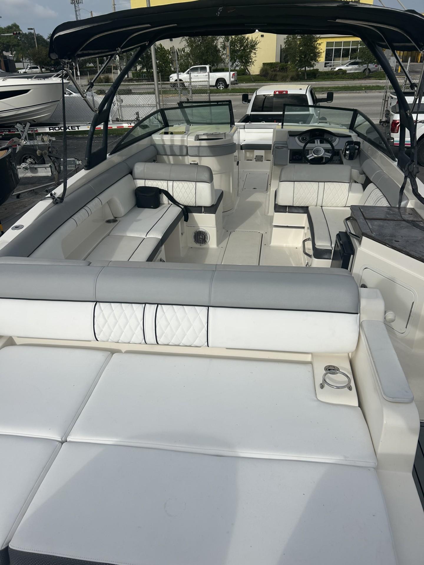2017-sea-ray-sdx-290-outboard-power-9830052-20250606123329365-1_XLARGE