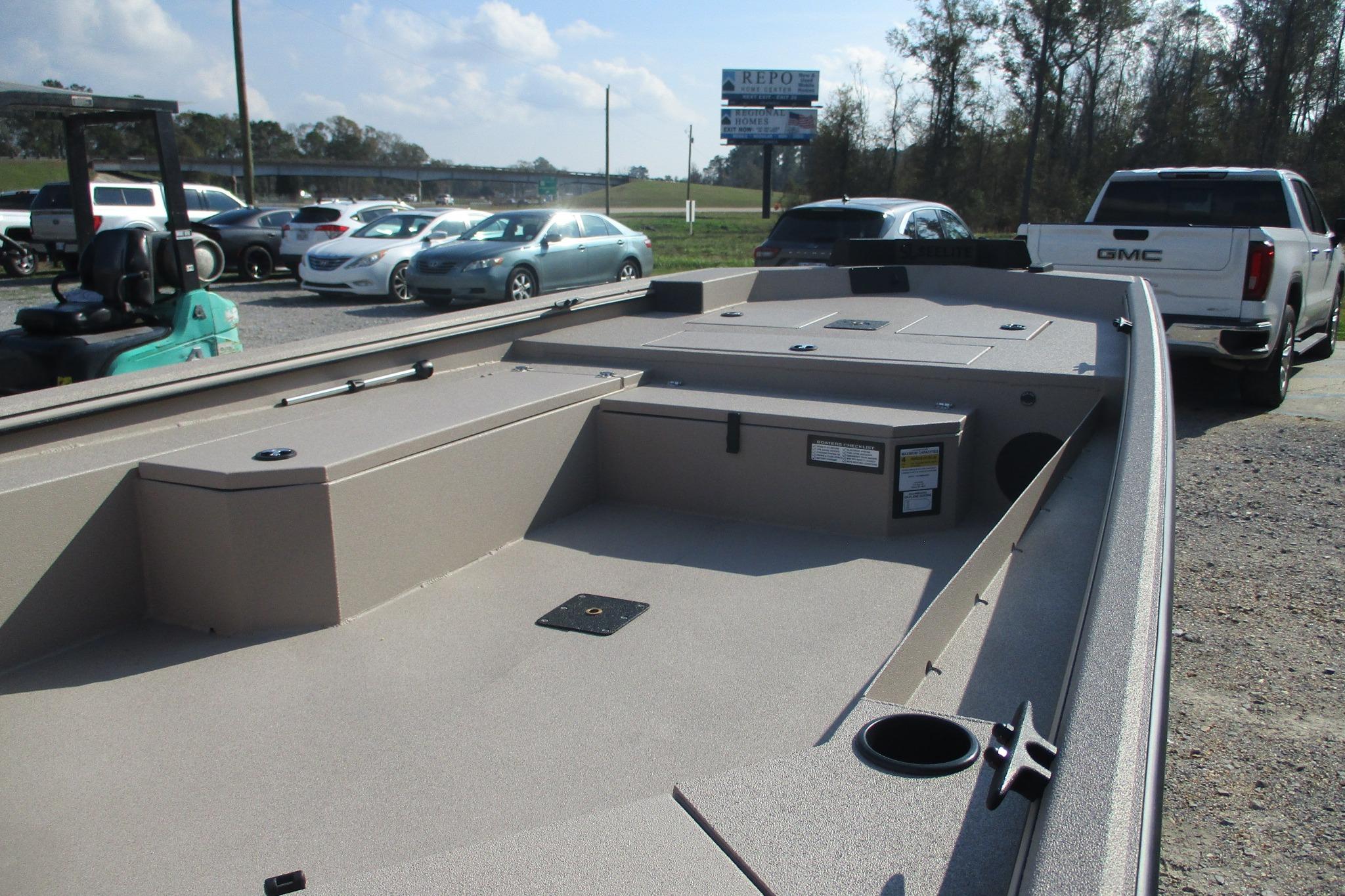 2026 Avid 18 Commander-9