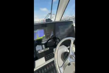 Pursuit OS 325 Offshore video