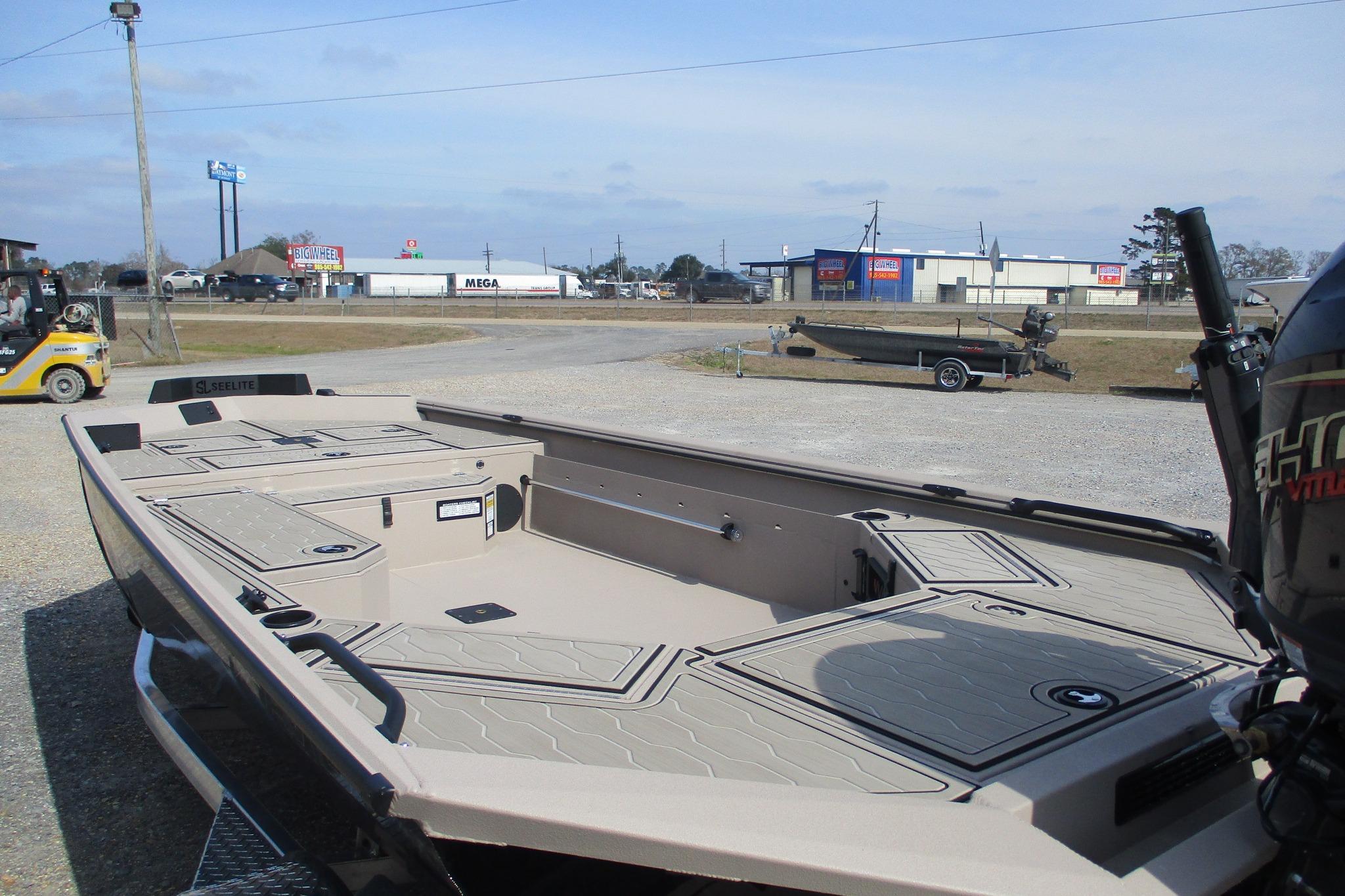 2026 Avid 18 Commander-6