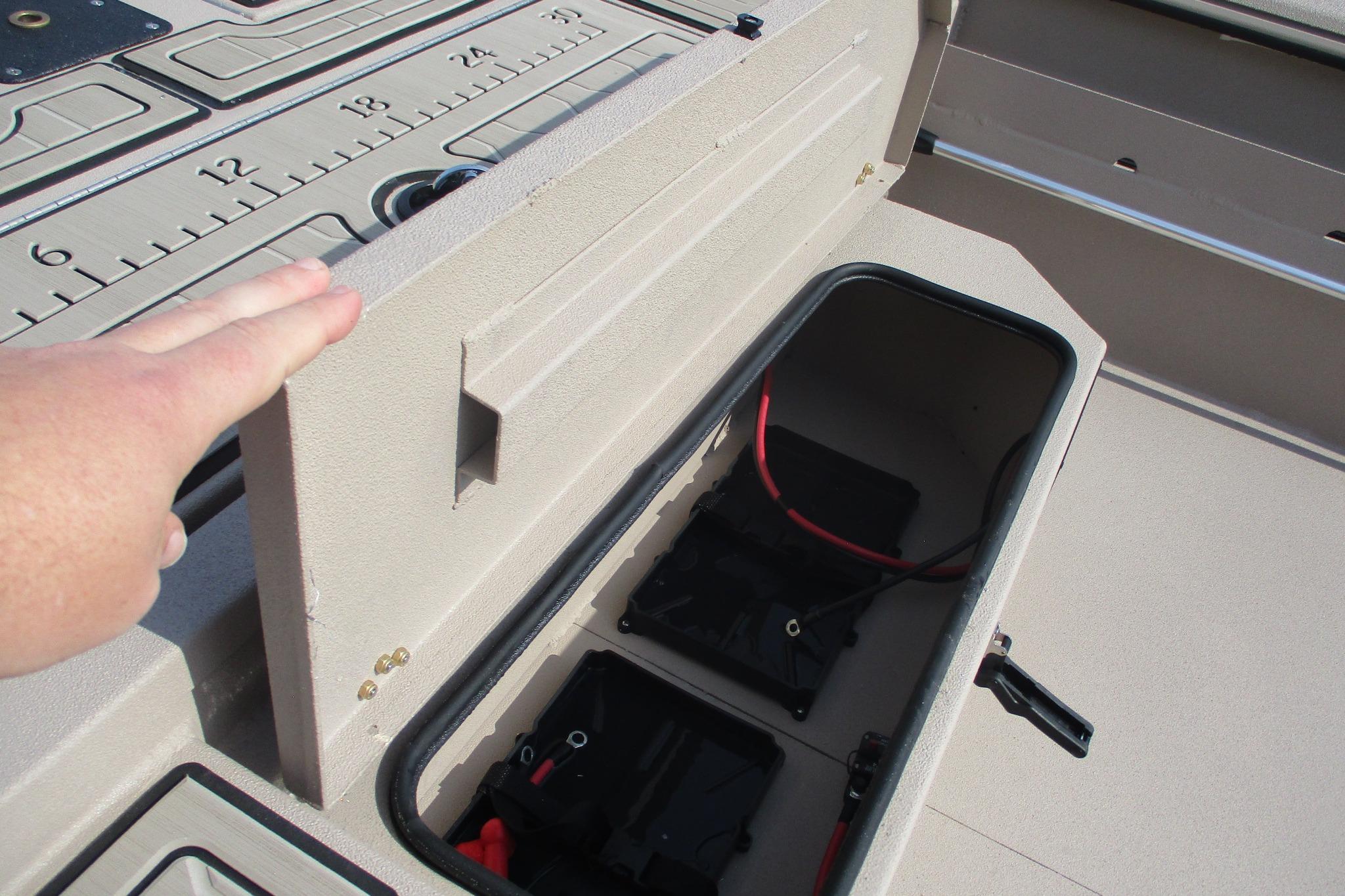 2026 Avid 18 Commander-13