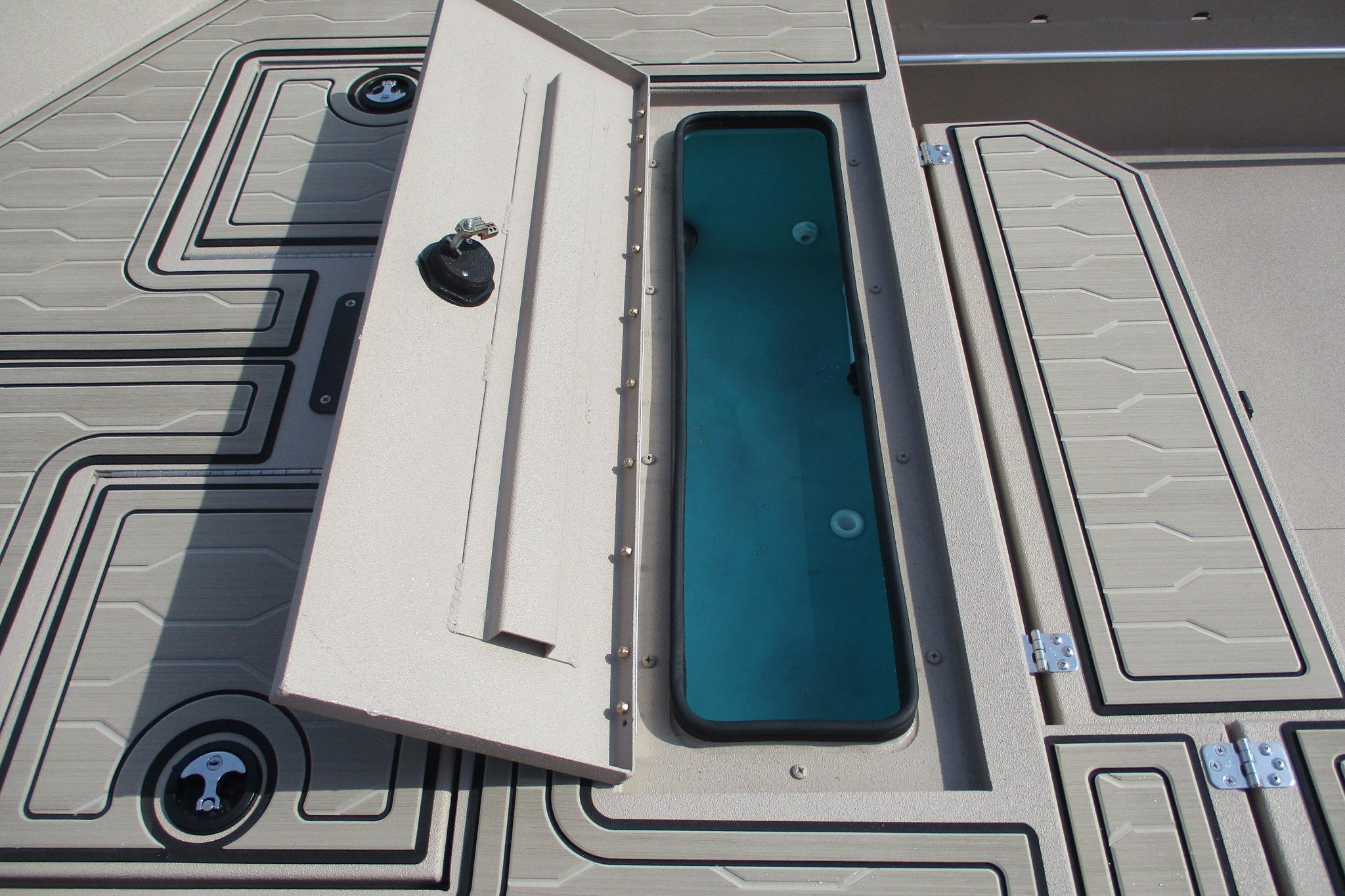 2026 Avid 18 Commander-14