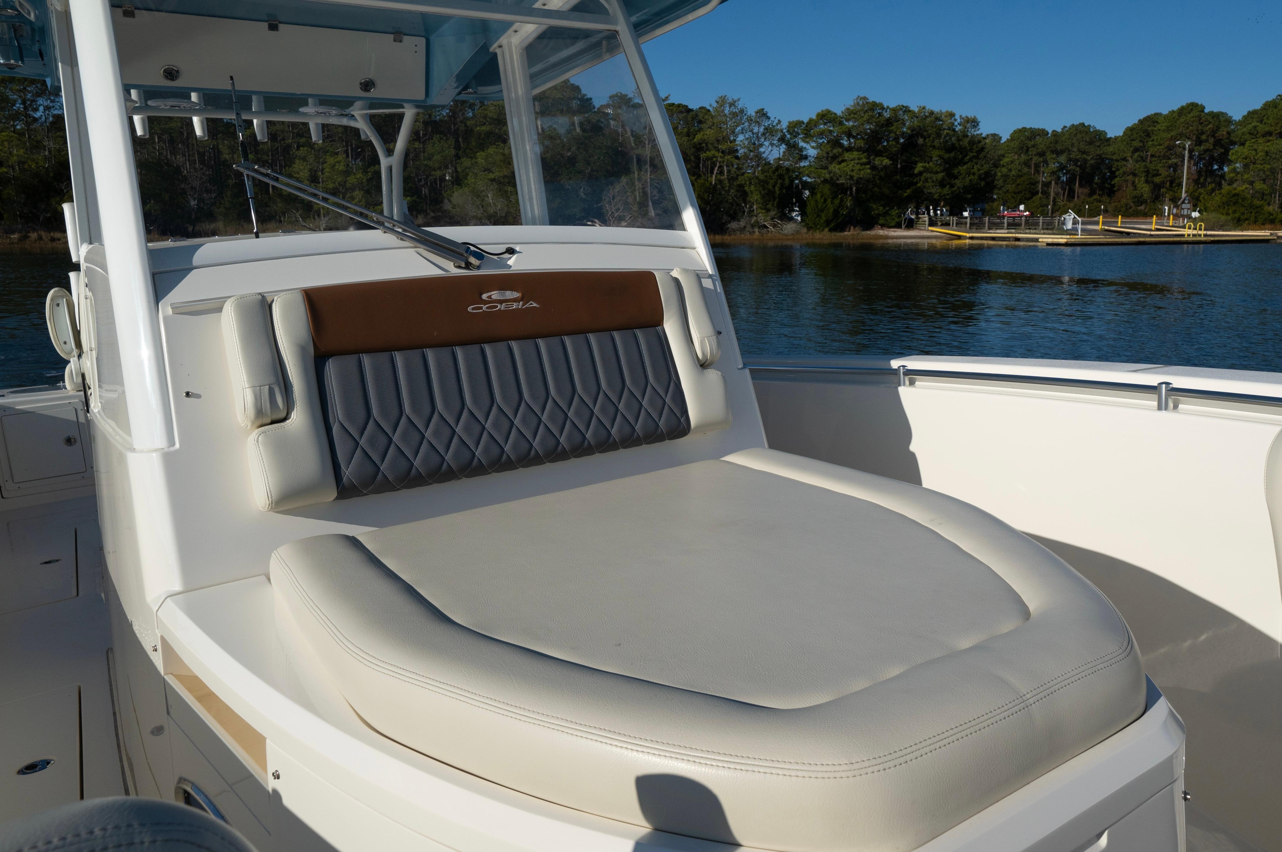 2022-cobia-350-center-console-power-9820067-20250529141250700-1_XLARGE
