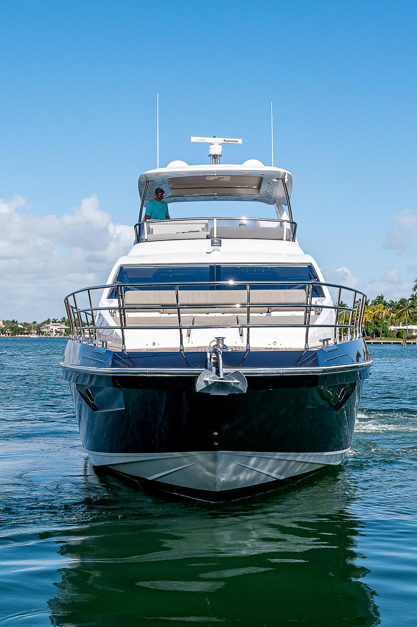 2018 Azimut 66 FLY | Yachts360