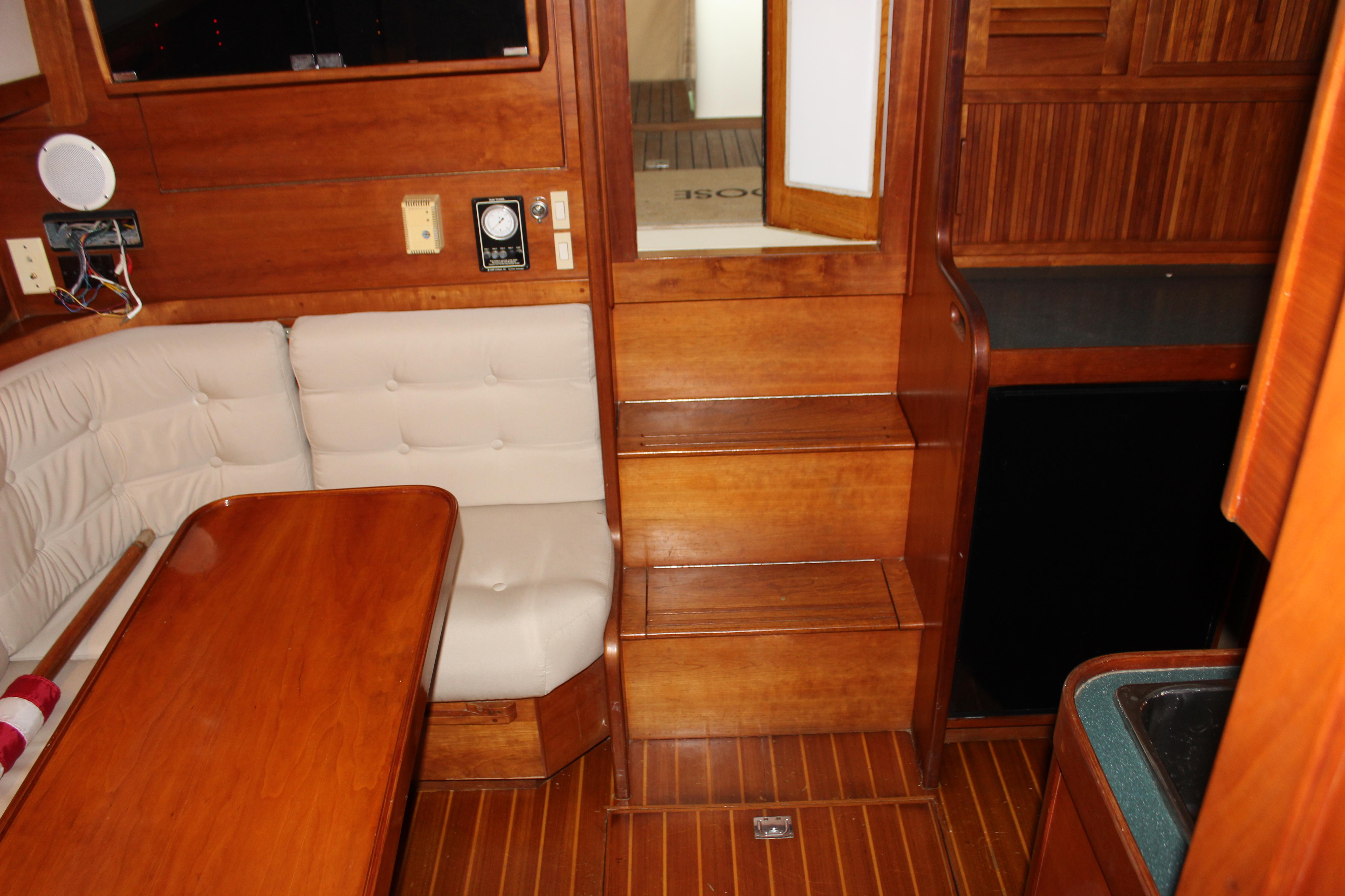 1998 Sabreline 36 Express Dominion Yachts