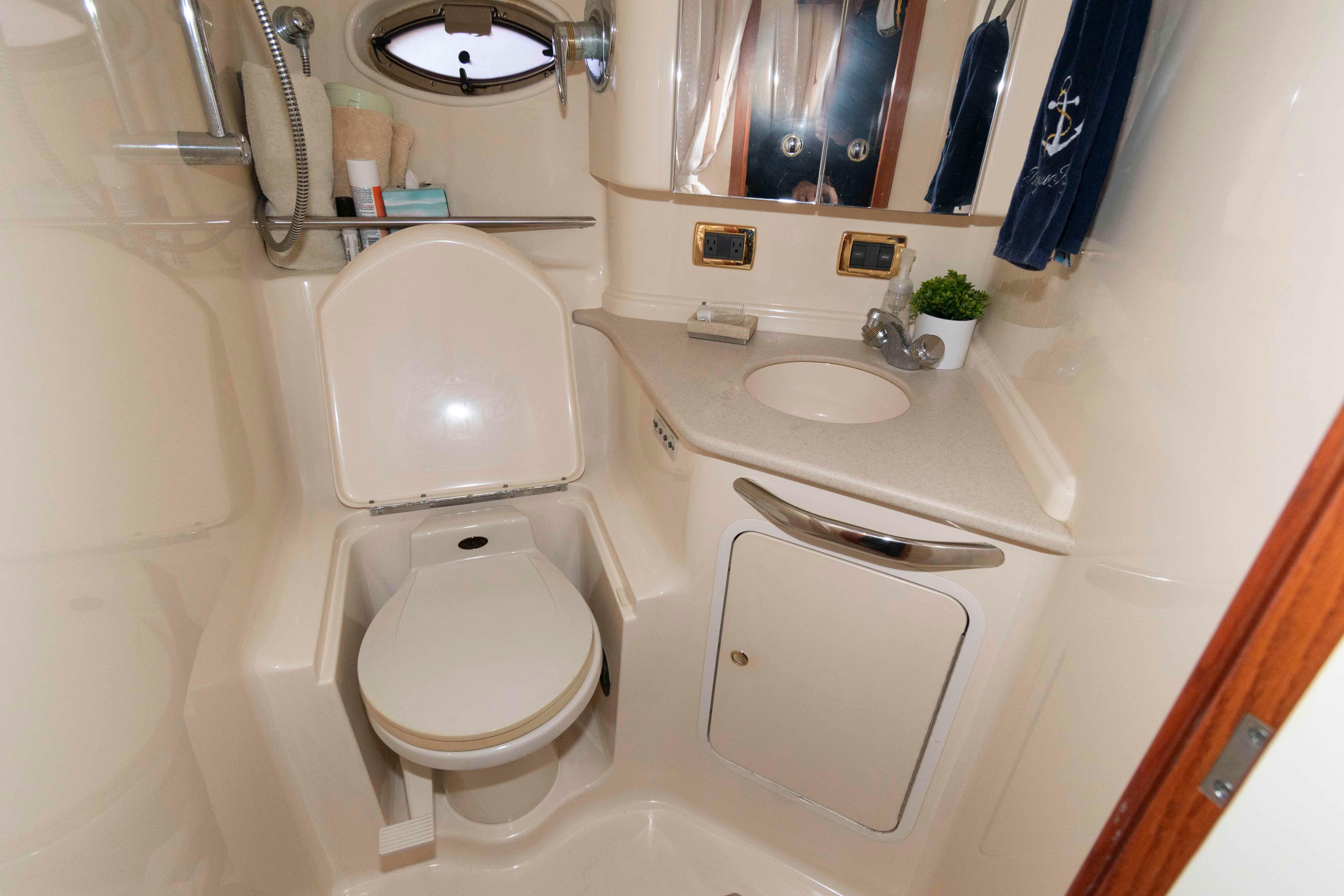 M 10634 EF Knot 10 Yacht Sales M 10634 EF Knot 10 Yacht Sales