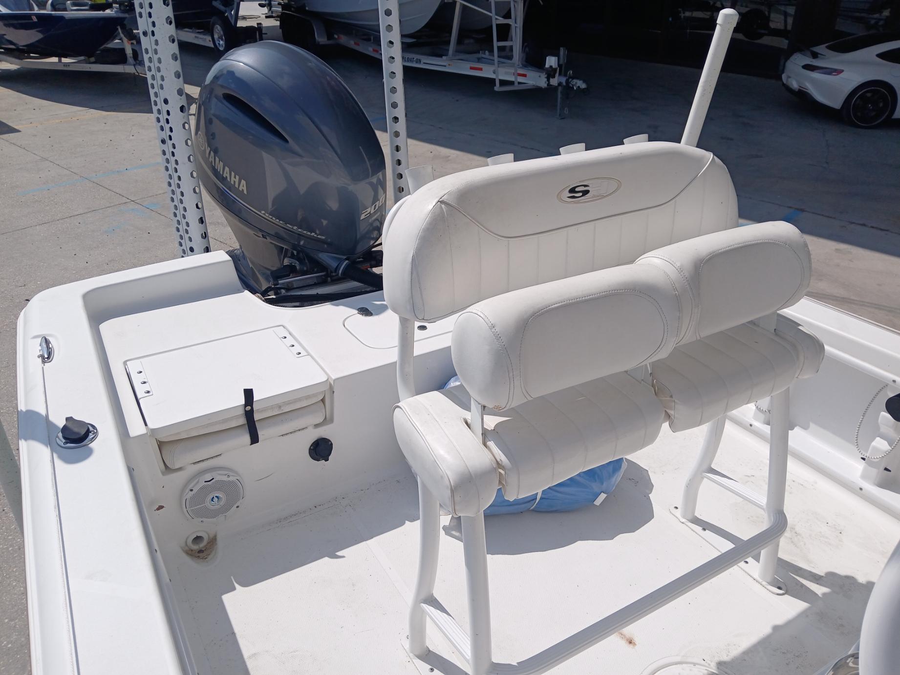 2014 Sea Hunt BX 22 BR boat interior with Yamaha outboard motor and white seating.