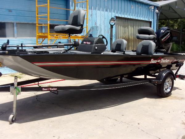 2022 Tracker Boats boat for sale, model of the boat is Bass Tracker Classic XL & Image # 2 of 46