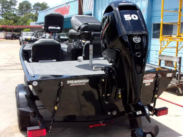 2022 Tracker Boats boat for sale, model of the boat is Bass Tracker Classic XL & Image # 4 of 46
