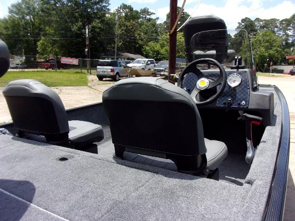 2022 Tracker Boats boat for sale, model of the boat is Bass Tracker Classic XL & Image # 9 of 46
