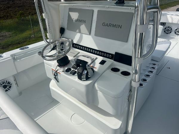 35' Contender, Listing Number 100913829, - Photo No. 7