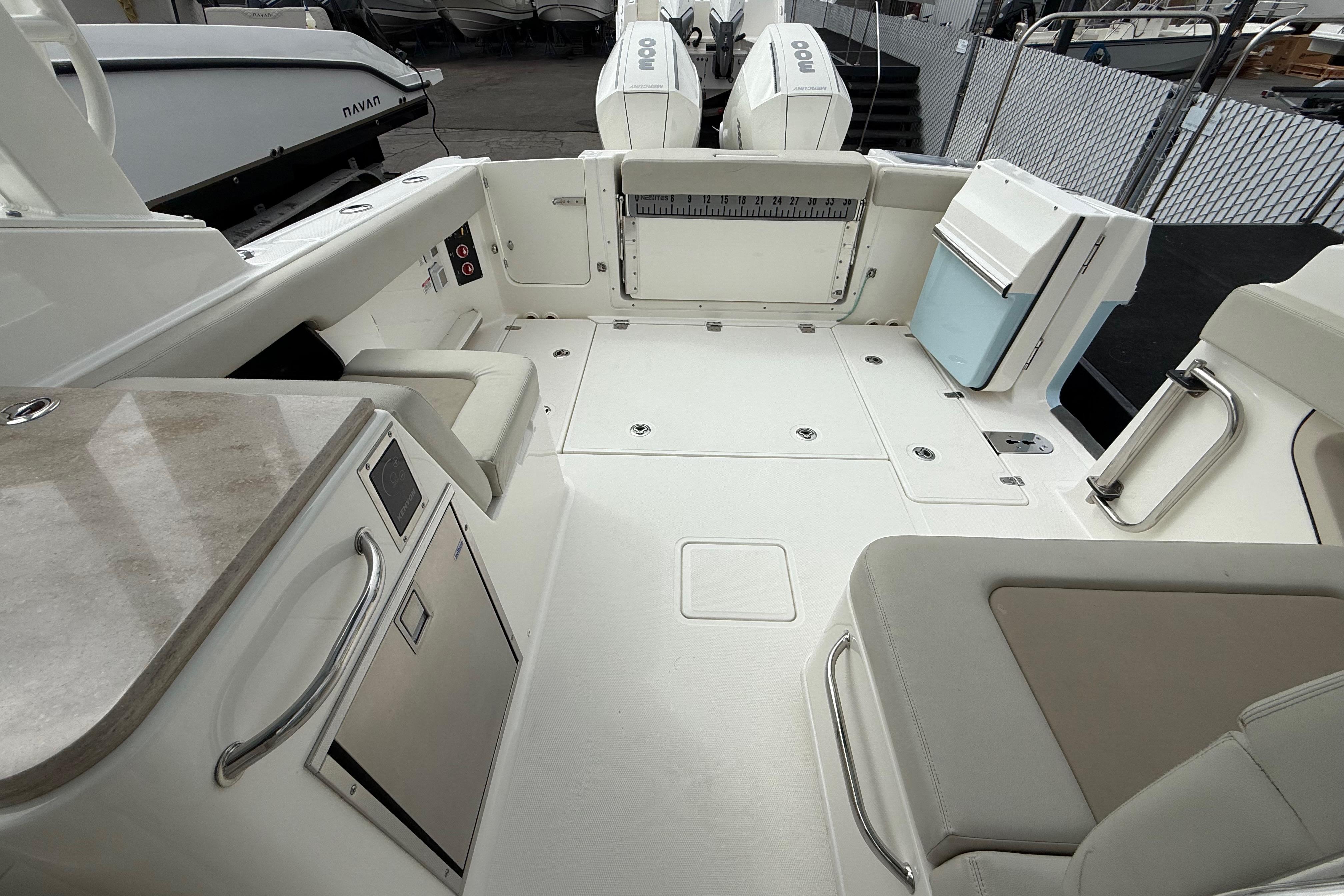 2021 Boston Whaler 280 Vantage #TBRL0870G inventory image at Sun Country Marine Group, Newport Beach