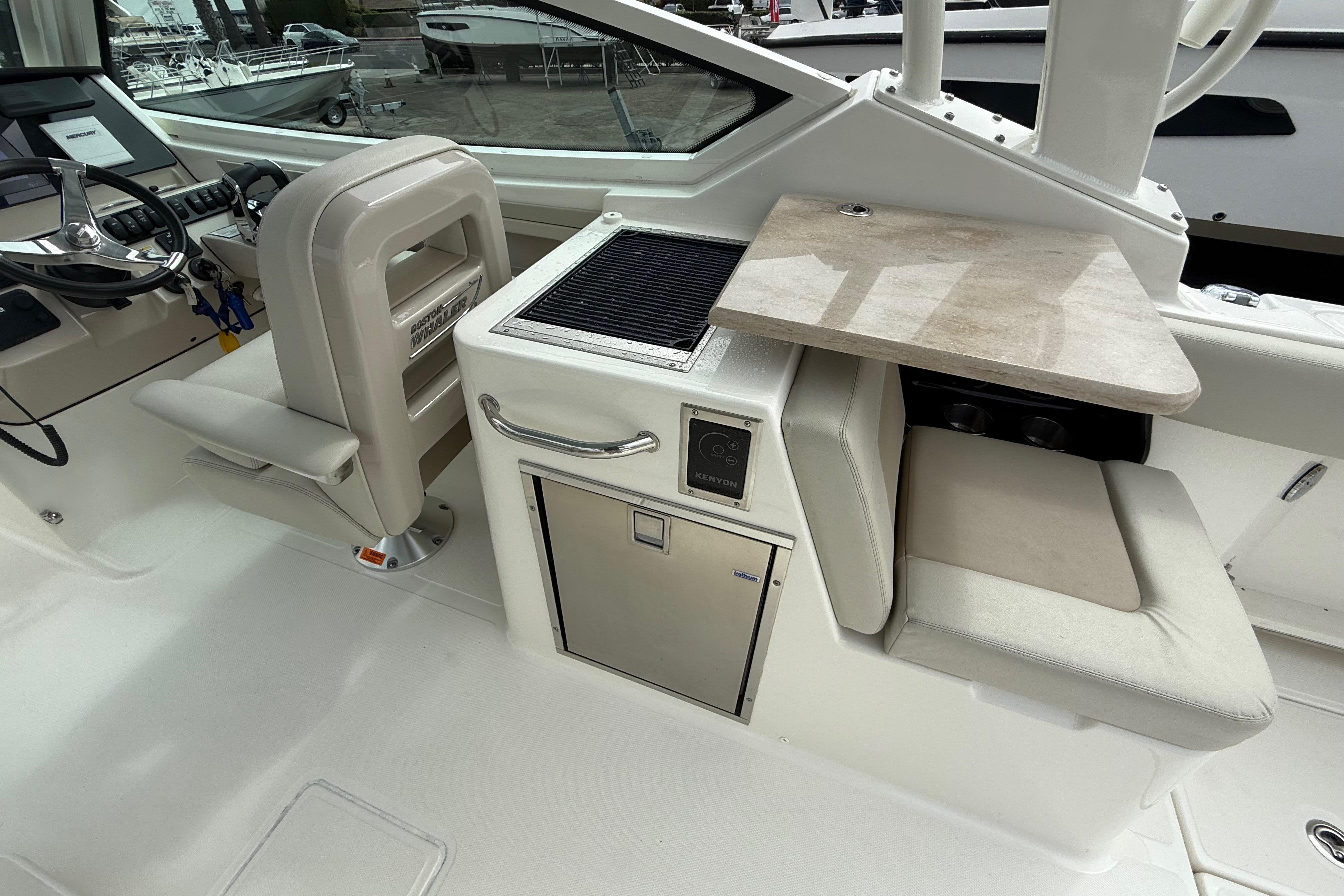 2021 Boston Whaler 280 Vantage #TBRL0870G inventory image at Sun Country Marine Group, Newport Beach