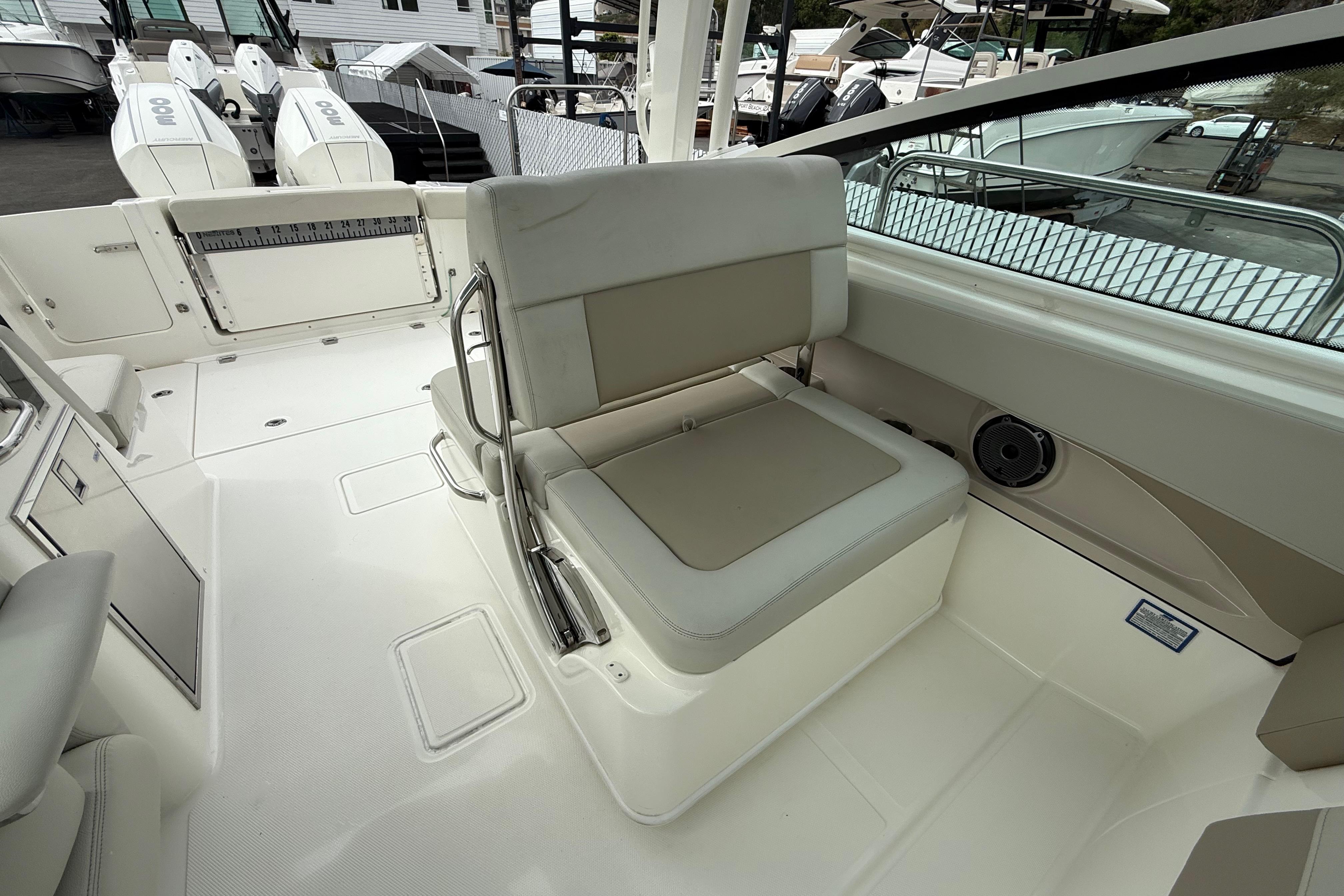 2021 Boston Whaler 280 Vantage #TBRL0870G inventory image at Sun Country Marine Group, Newport Beach