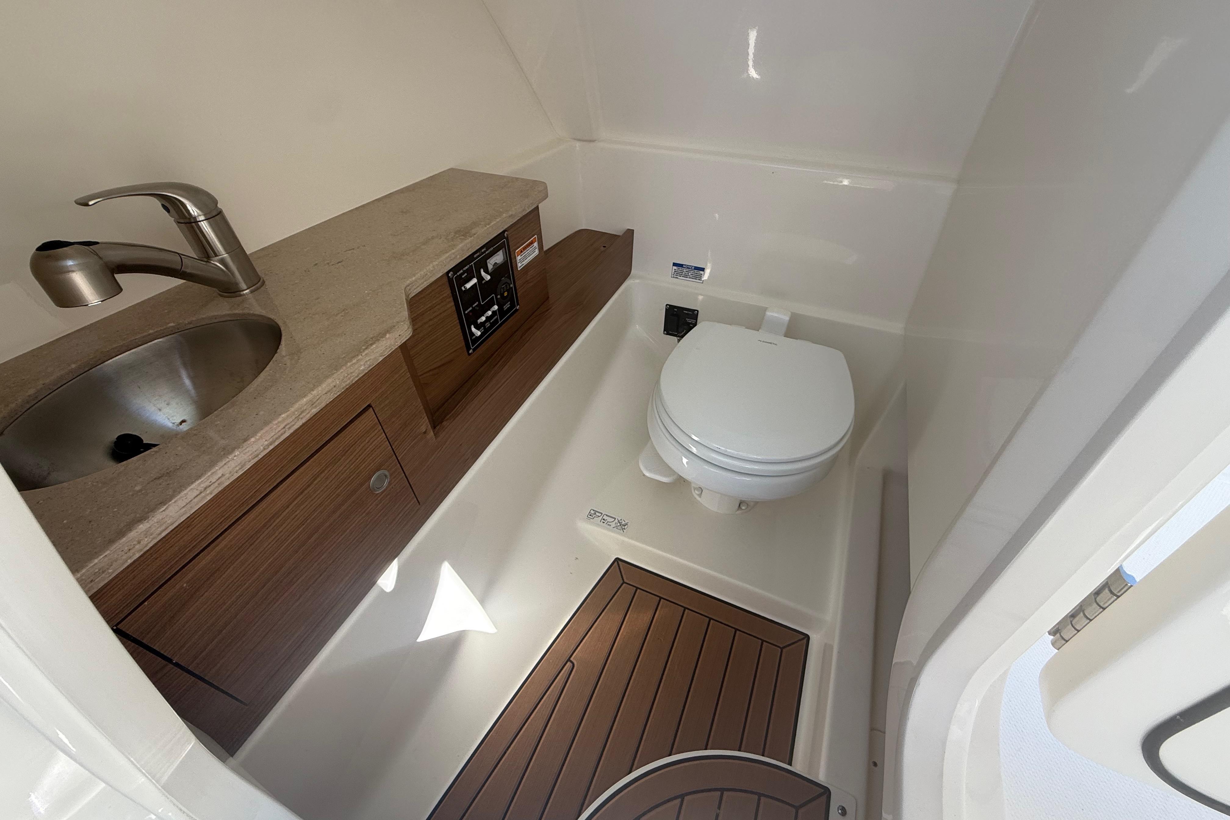 2021 Boston Whaler 280 Vantage #TBRL0870G inventory image at Sun Country Marine Group, Newport Beach