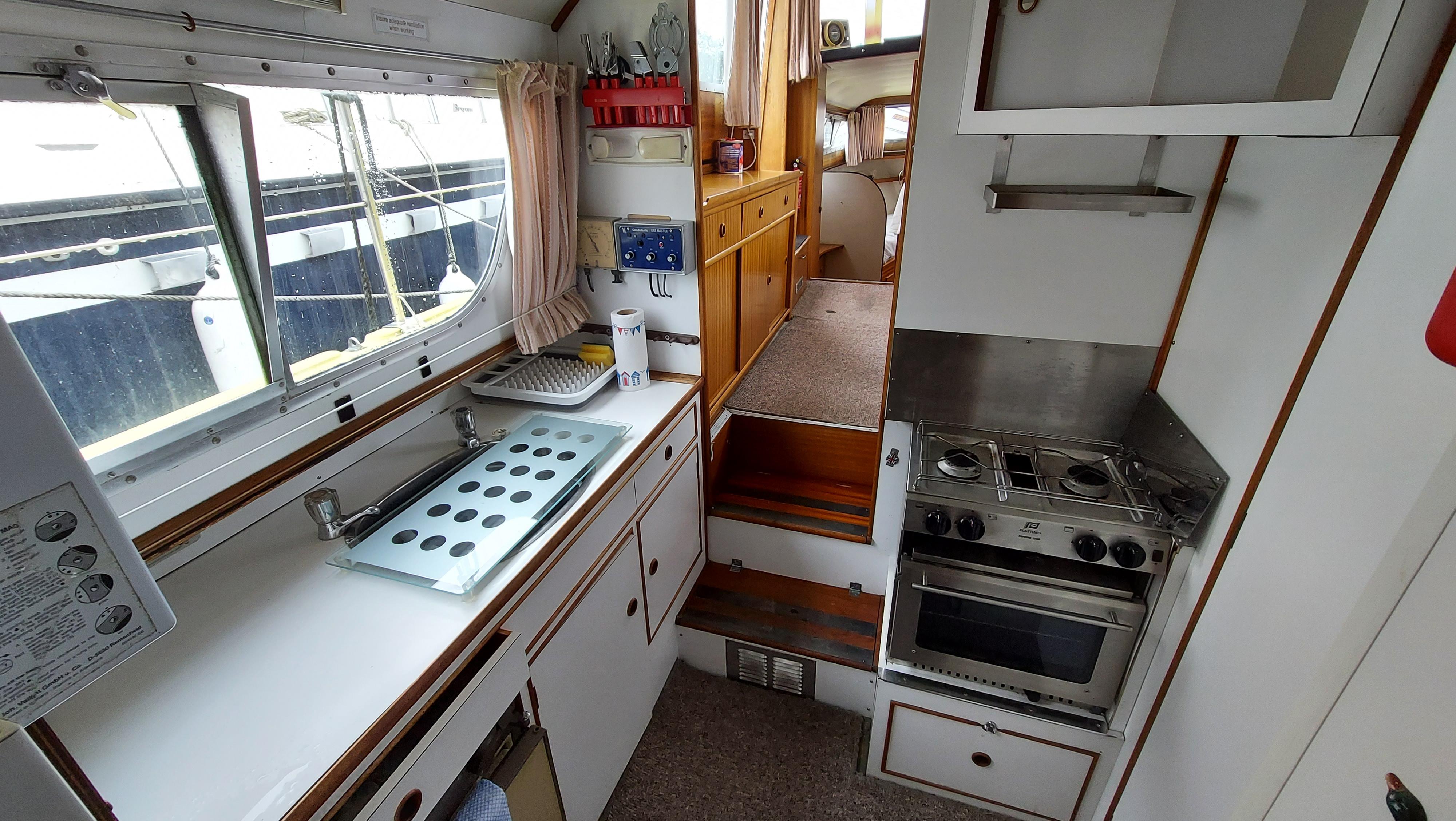 1976 Broom 30