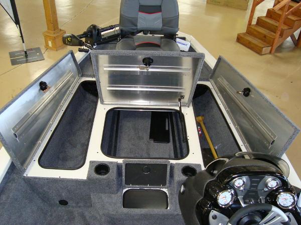 2021 Tracker Boats boat for sale, model of the boat is Pro Team 175 TXW® Tournament Ed. & Image # 12 of 16