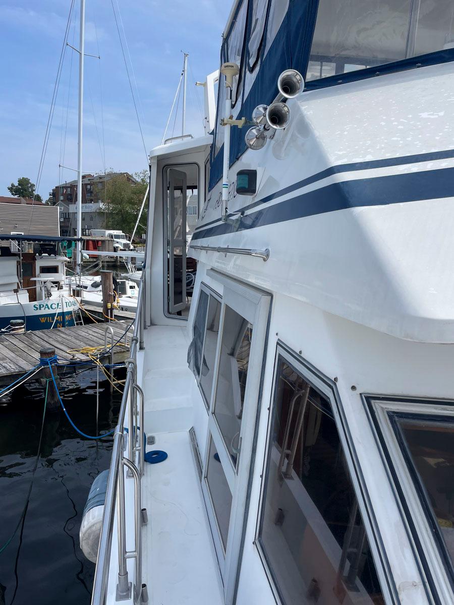 M 9560 EF Knot 10 Yacht Sales