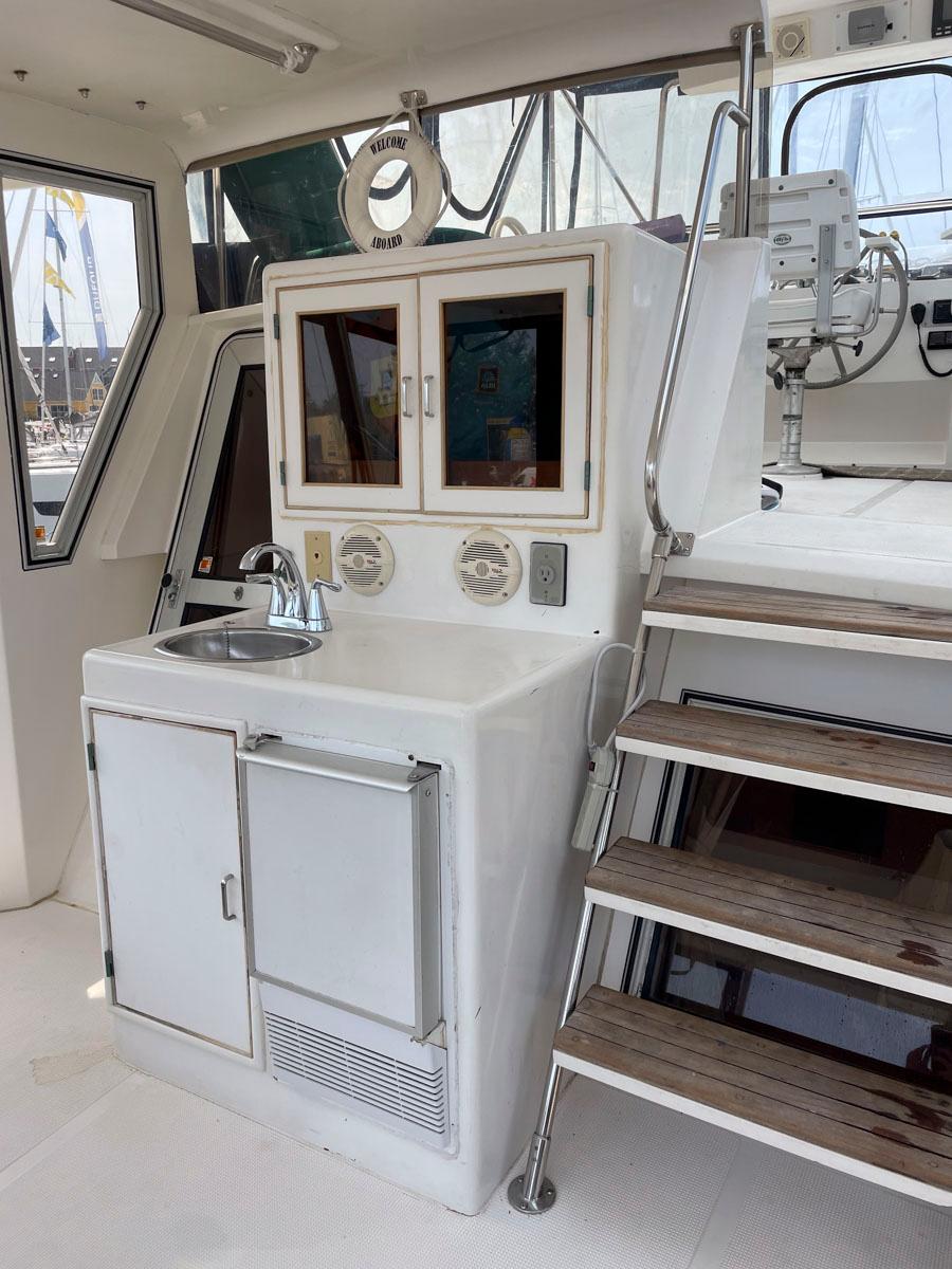 M 9560 EF Knot 10 Yacht Sales