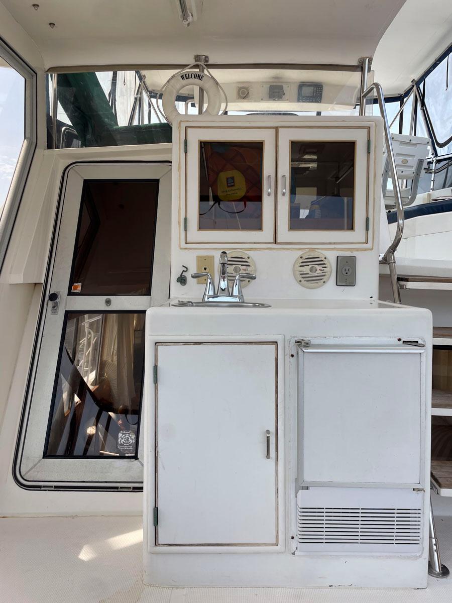 M 9560 EF Knot 10 Yacht Sales
