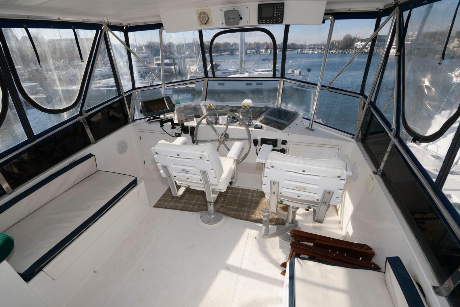 M 9560 EF Knot 10 Yacht Sales