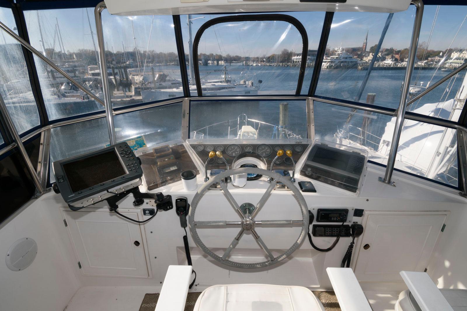 M 9560 EF Knot 10 Yacht Sales